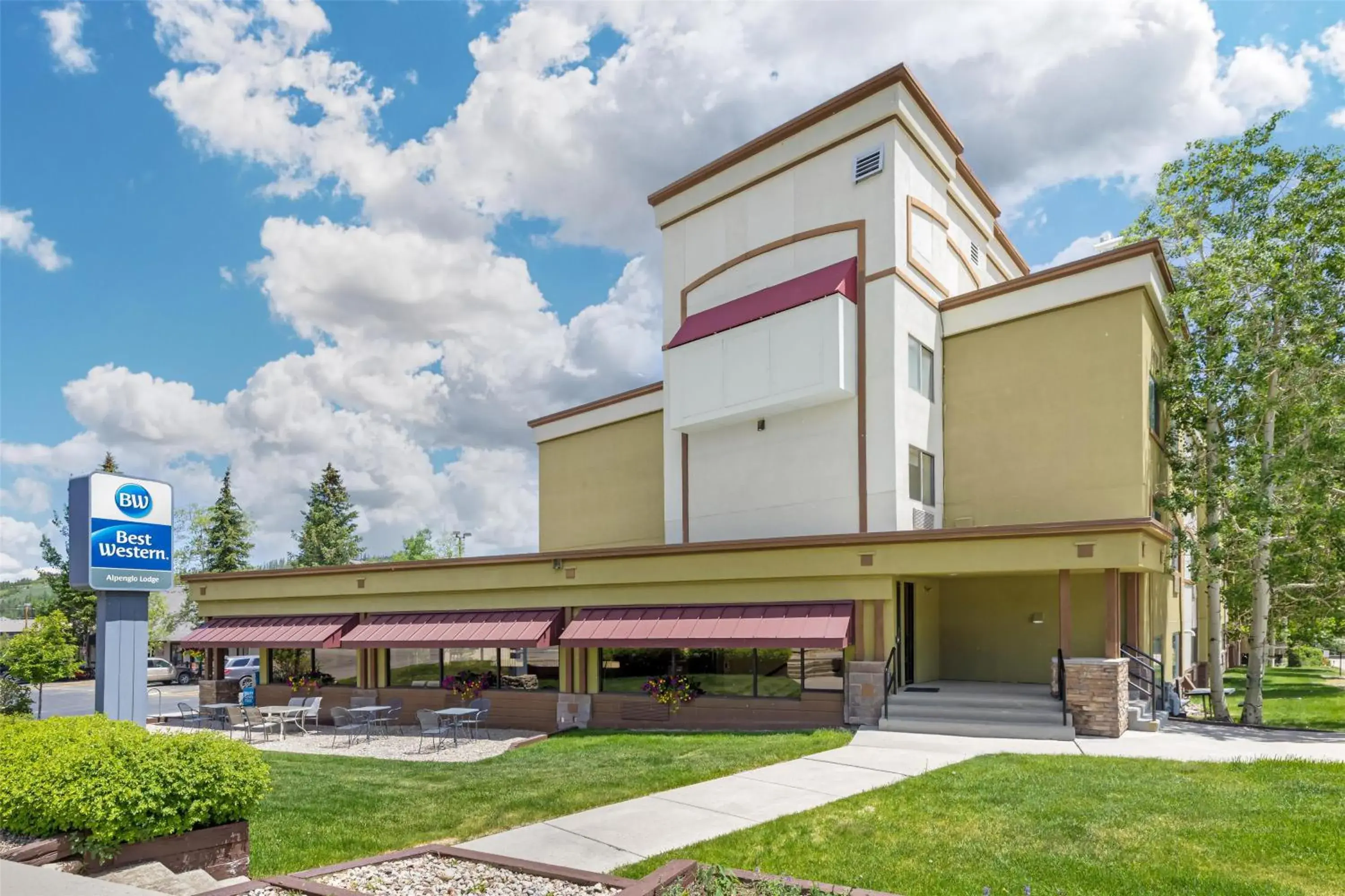 Property building in Best Western Alpenglo Lodge Property building in Best Western Alpenglo Lodge