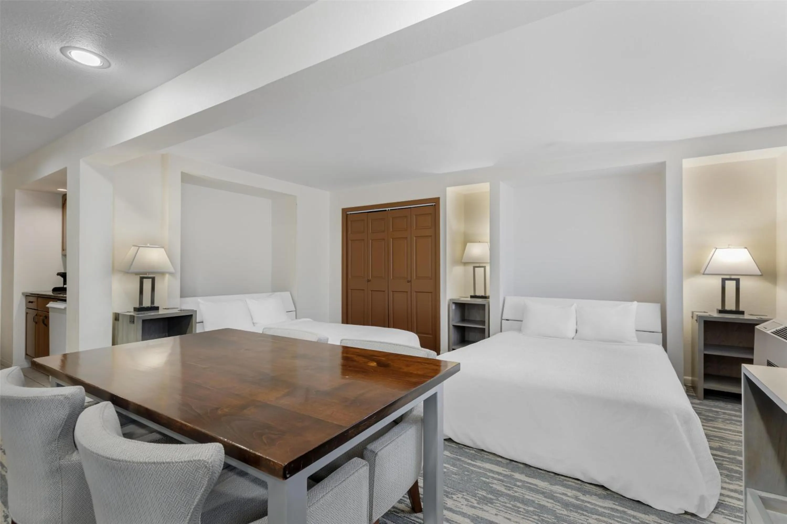 Photo of the whole room, Bed in Best Western Alpenglo Lodge