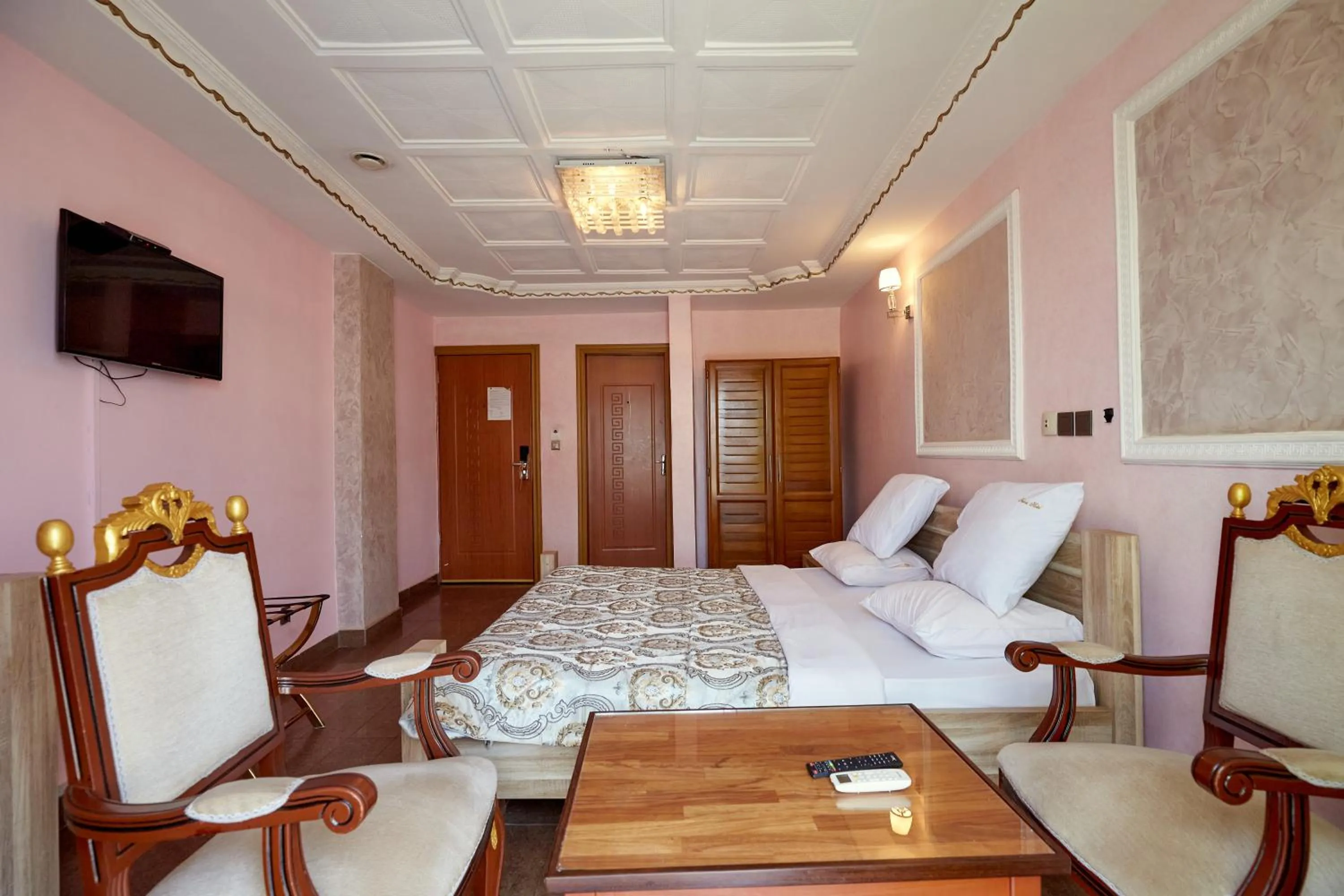 Photo of the whole room, Bed in FELICIA HOTEL YAOUNDE