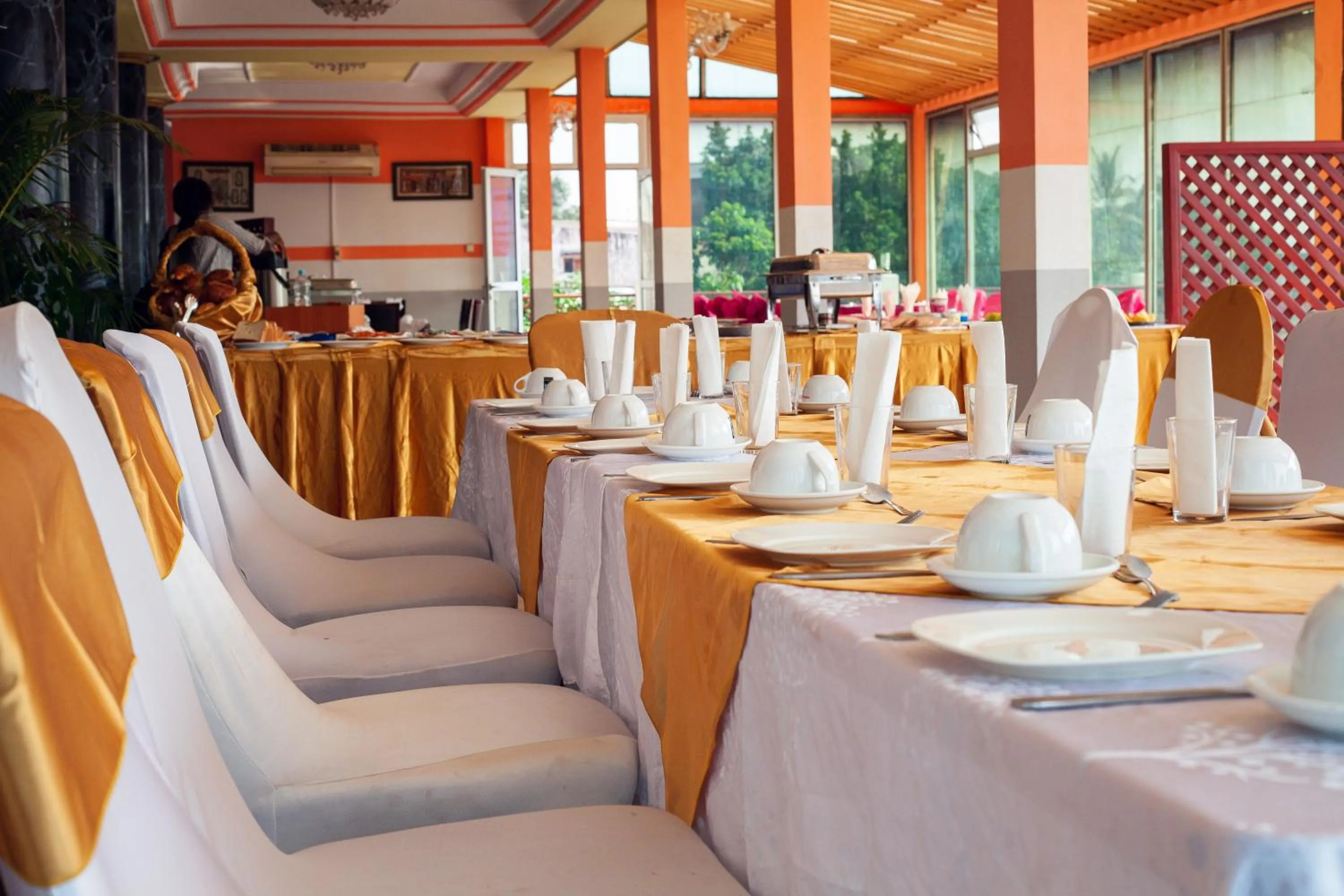Restaurant/places to eat in FELICIA HOTEL YAOUNDE