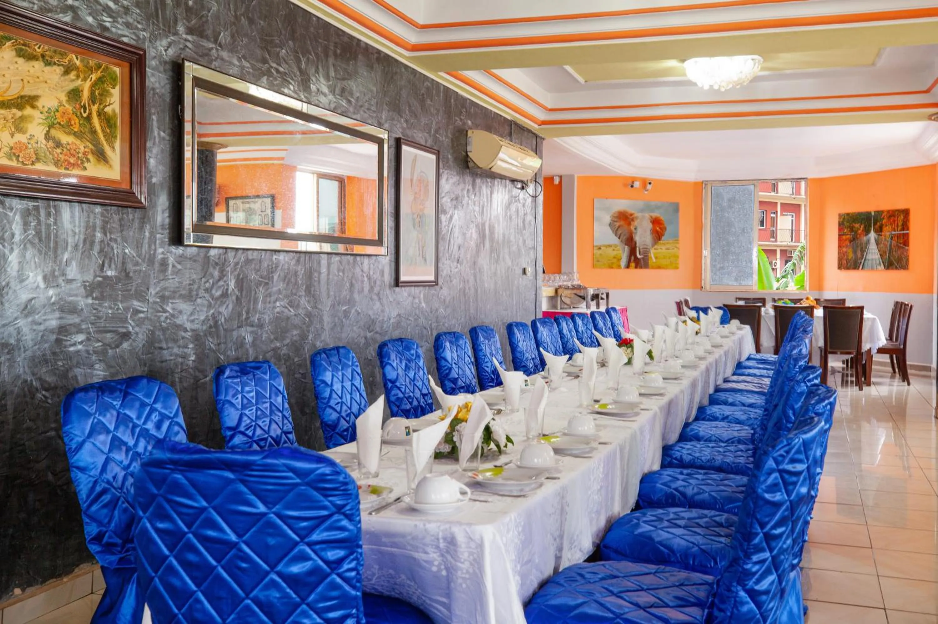Restaurant/places to eat in FELICIA HOTEL YAOUNDE