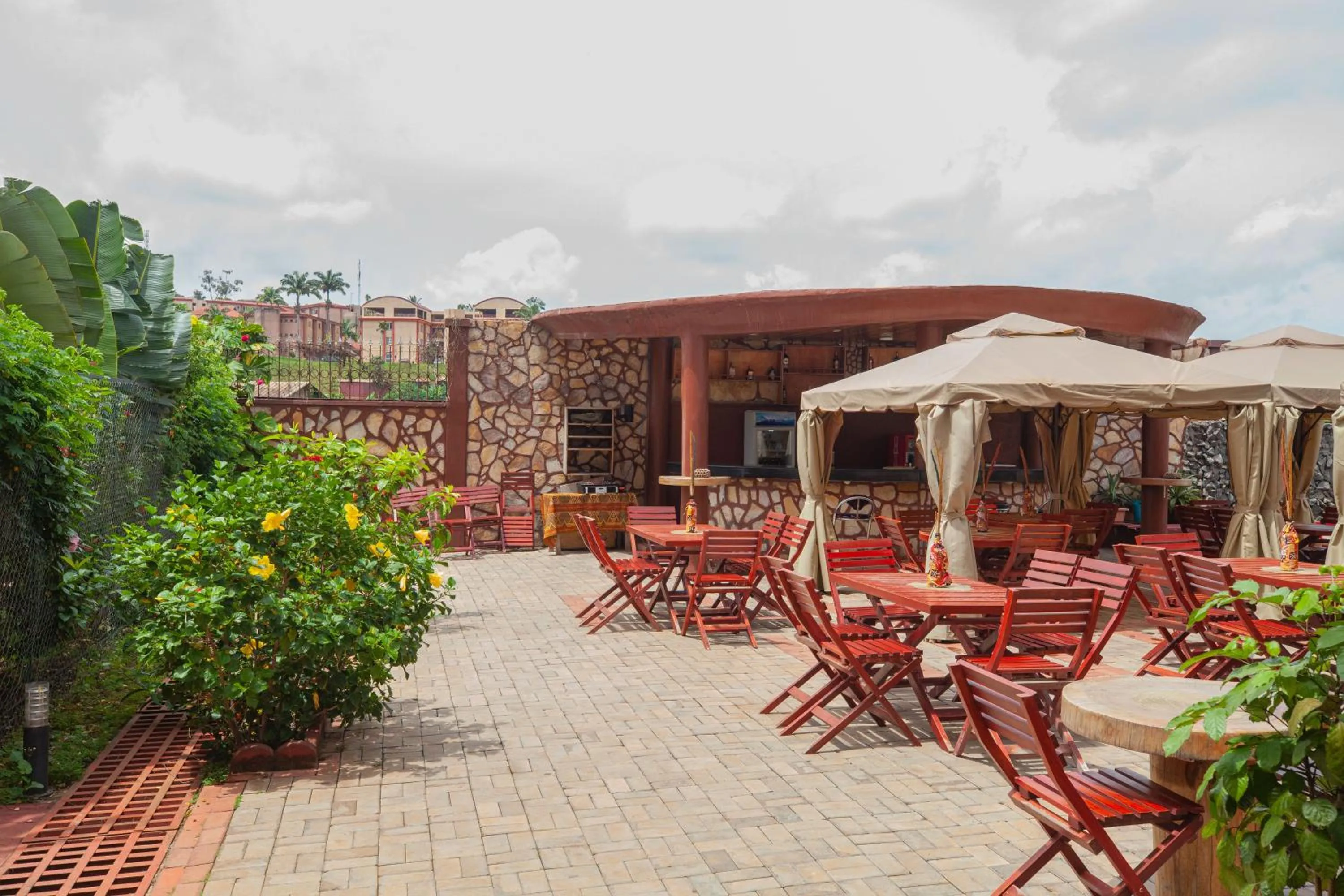 Restaurant/places to eat in FELICIA HOTEL YAOUNDE