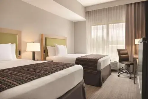 Queen Room with Two Queen Beds in Country Inn & Suites by Radisson, Springfield Southeast Queen Room with Two Queen Beds in Country Inn & Suites by Radisson, Springfield Southeast