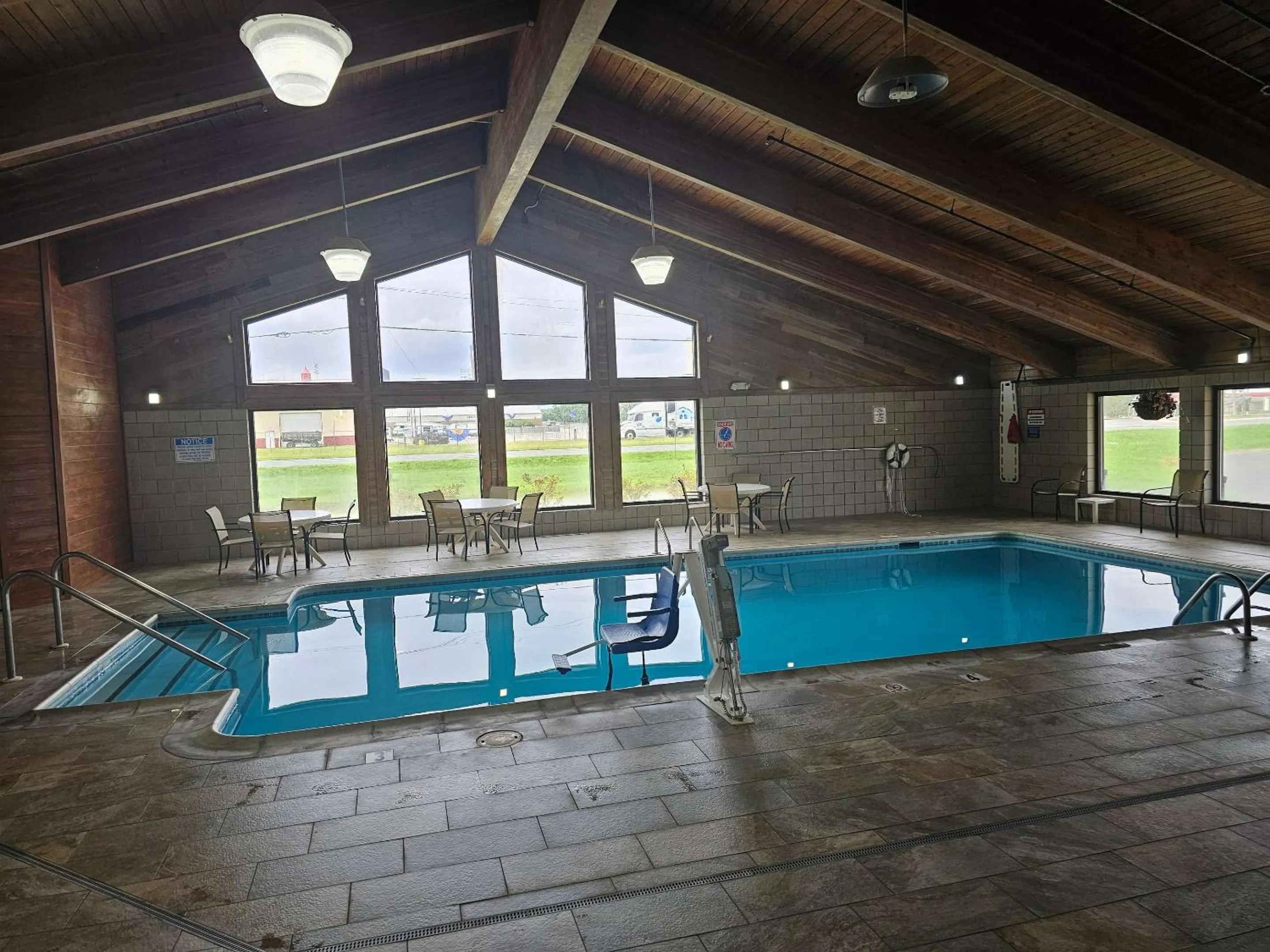 Swimming pool in Quality Inn & Suites Harrington - Milford