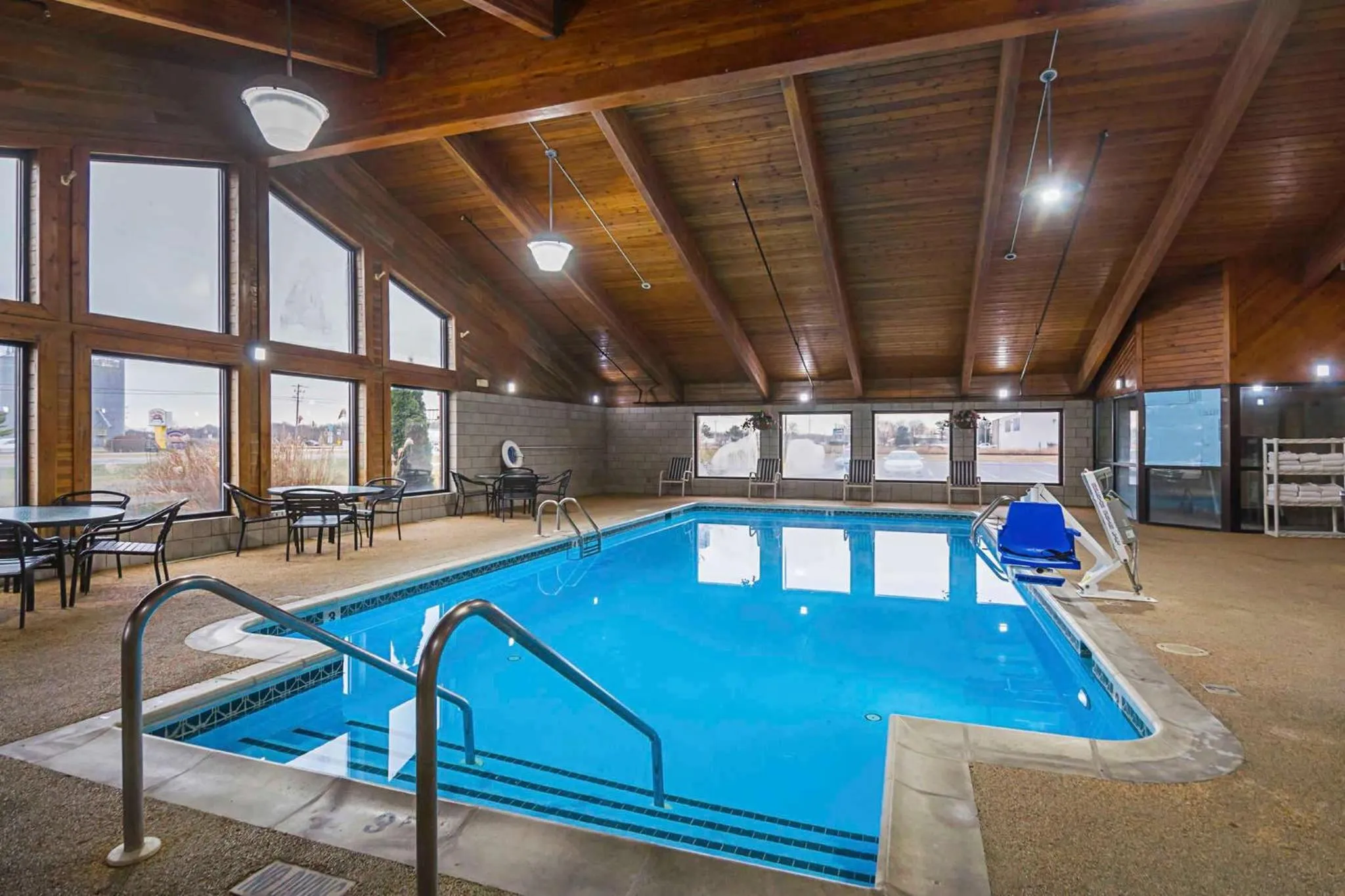 Swimming pool in Quality Inn & Suites Harrington - Milford