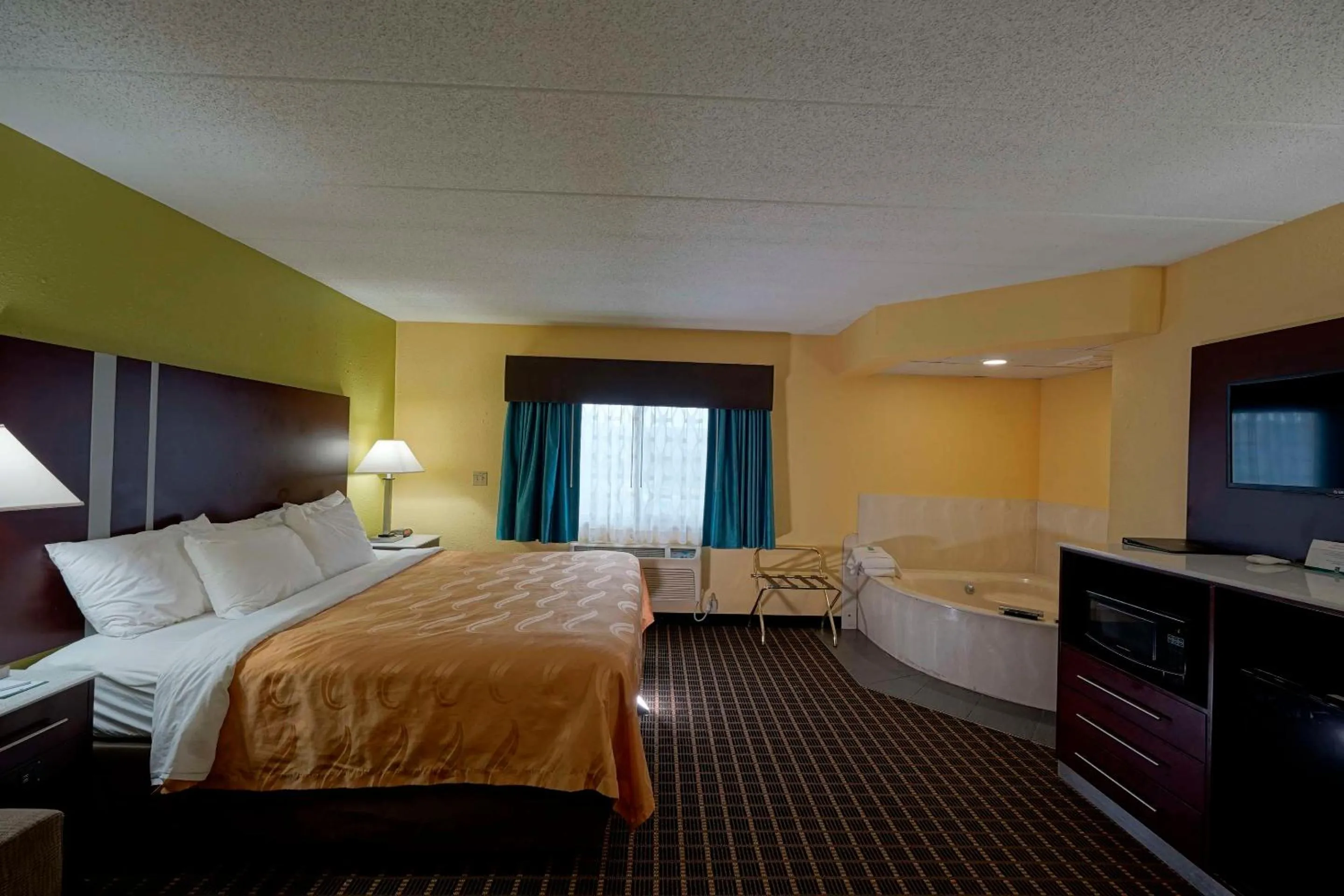 Bedroom, Bed in Quality Inn & Suites Harrington - Milford