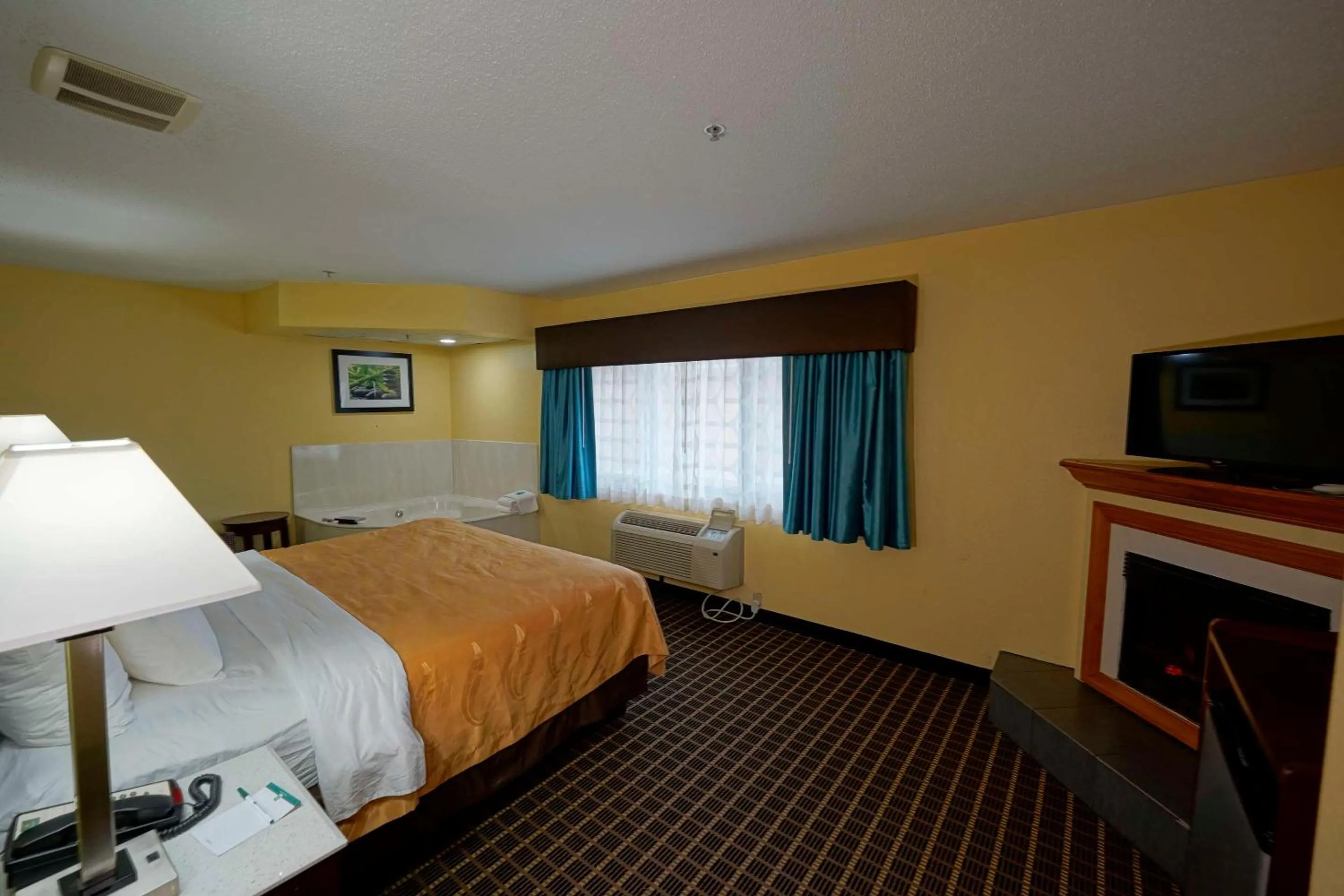 Bedroom, Bed in Quality Inn & Suites Harrington - Milford