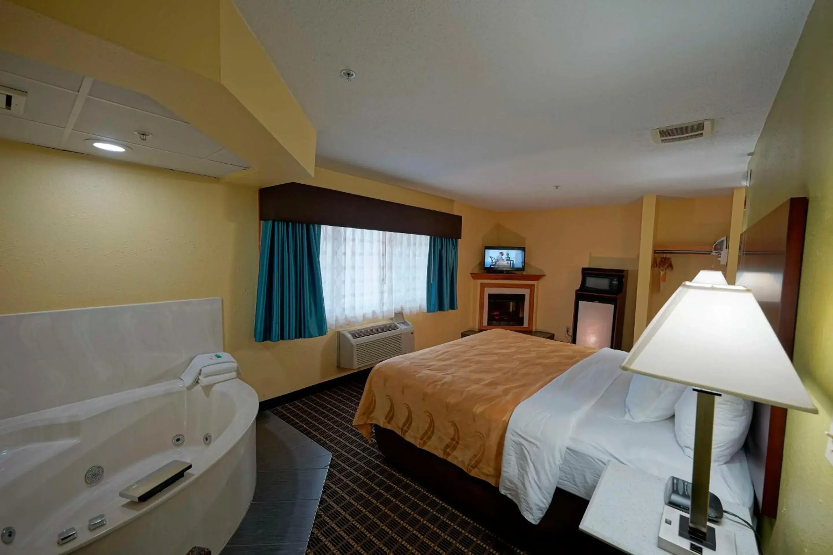 Bedroom, Bed in Quality Inn & Suites Harrington - Milford Bedroom, Bed in Quality Inn & Suites Harrington - Milford