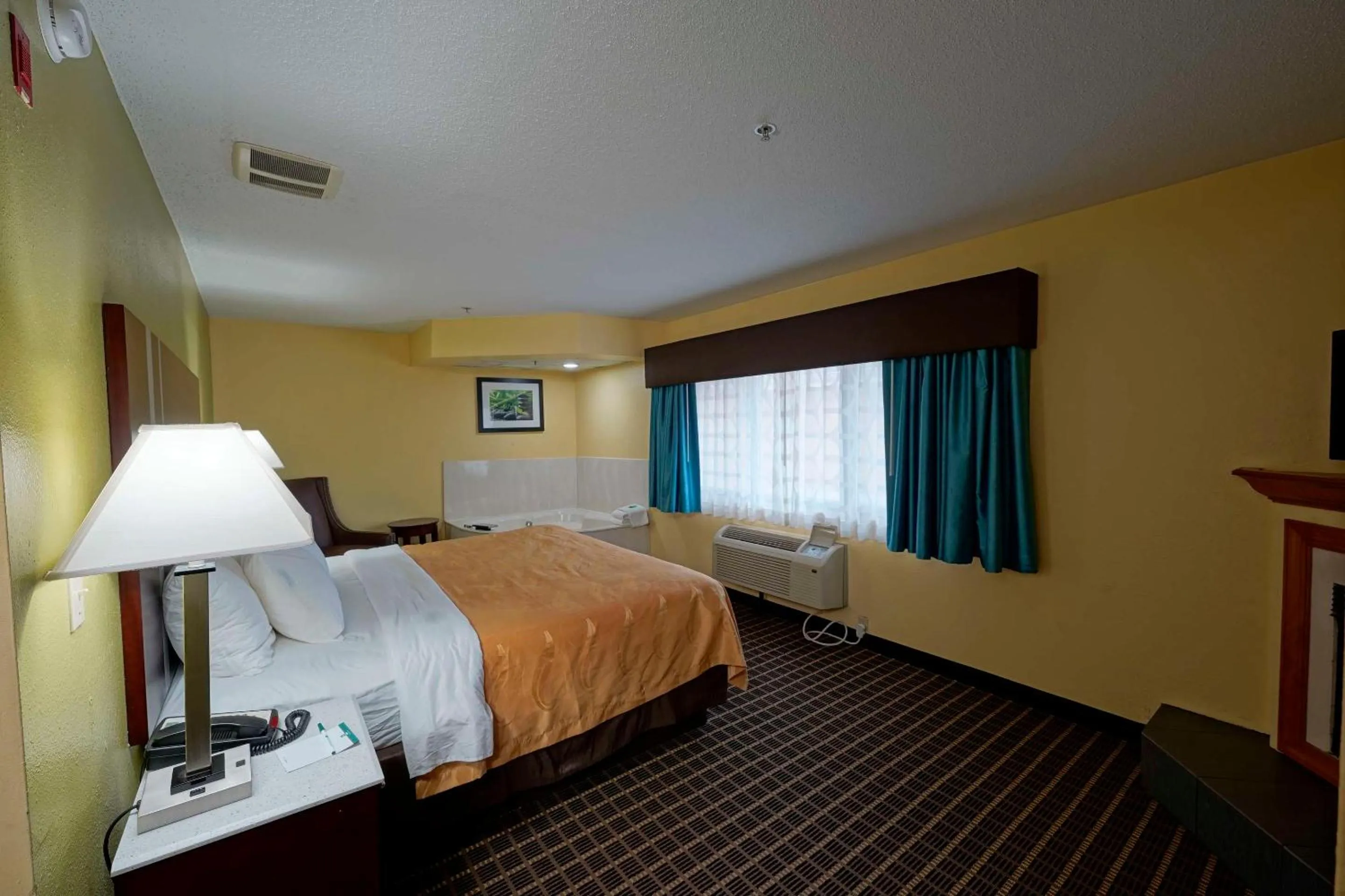 Bedroom, Bed in Quality Inn & Suites Harrington - Milford