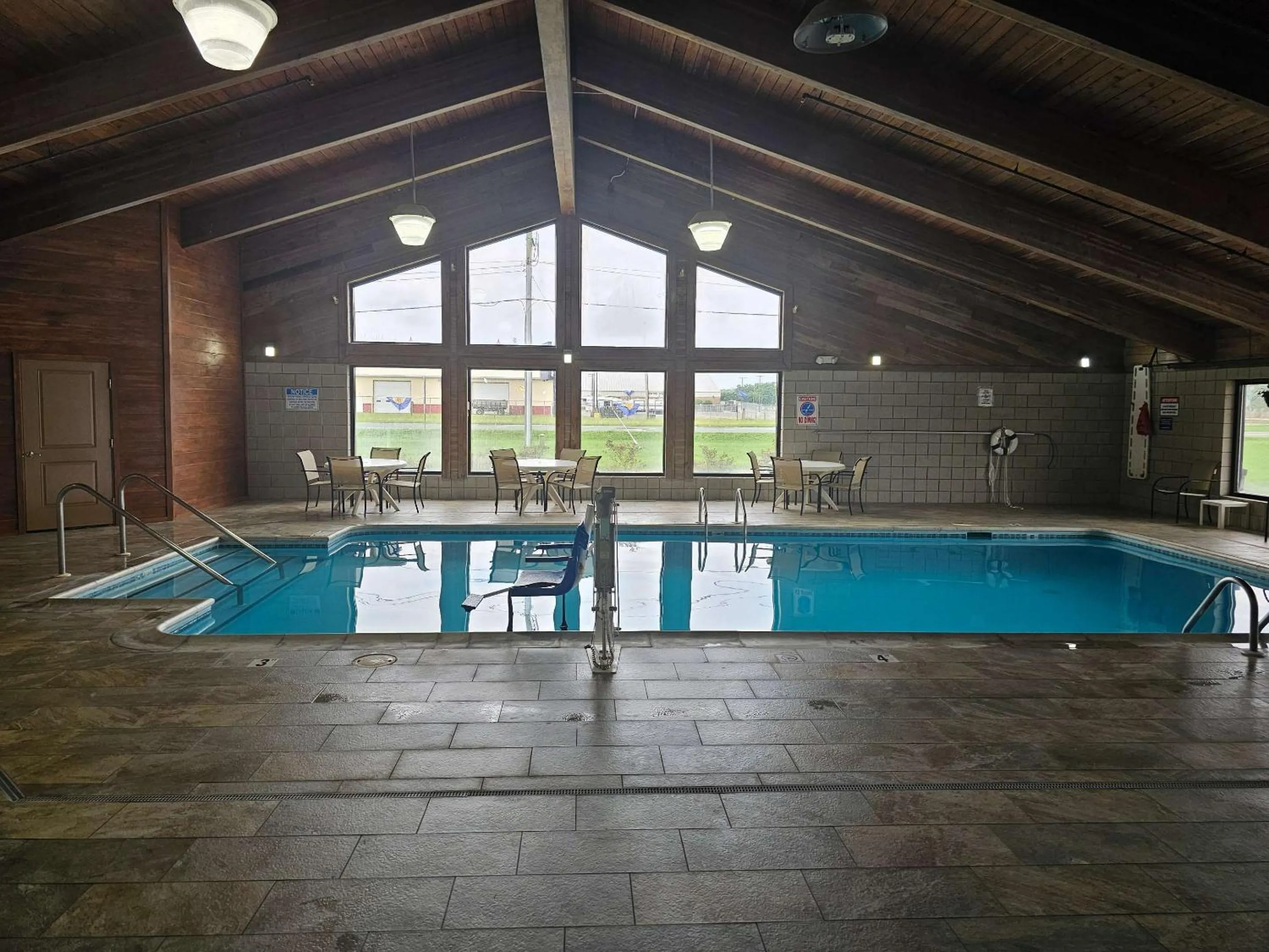 Swimming pool in Quality Inn & Suites Harrington - Milford