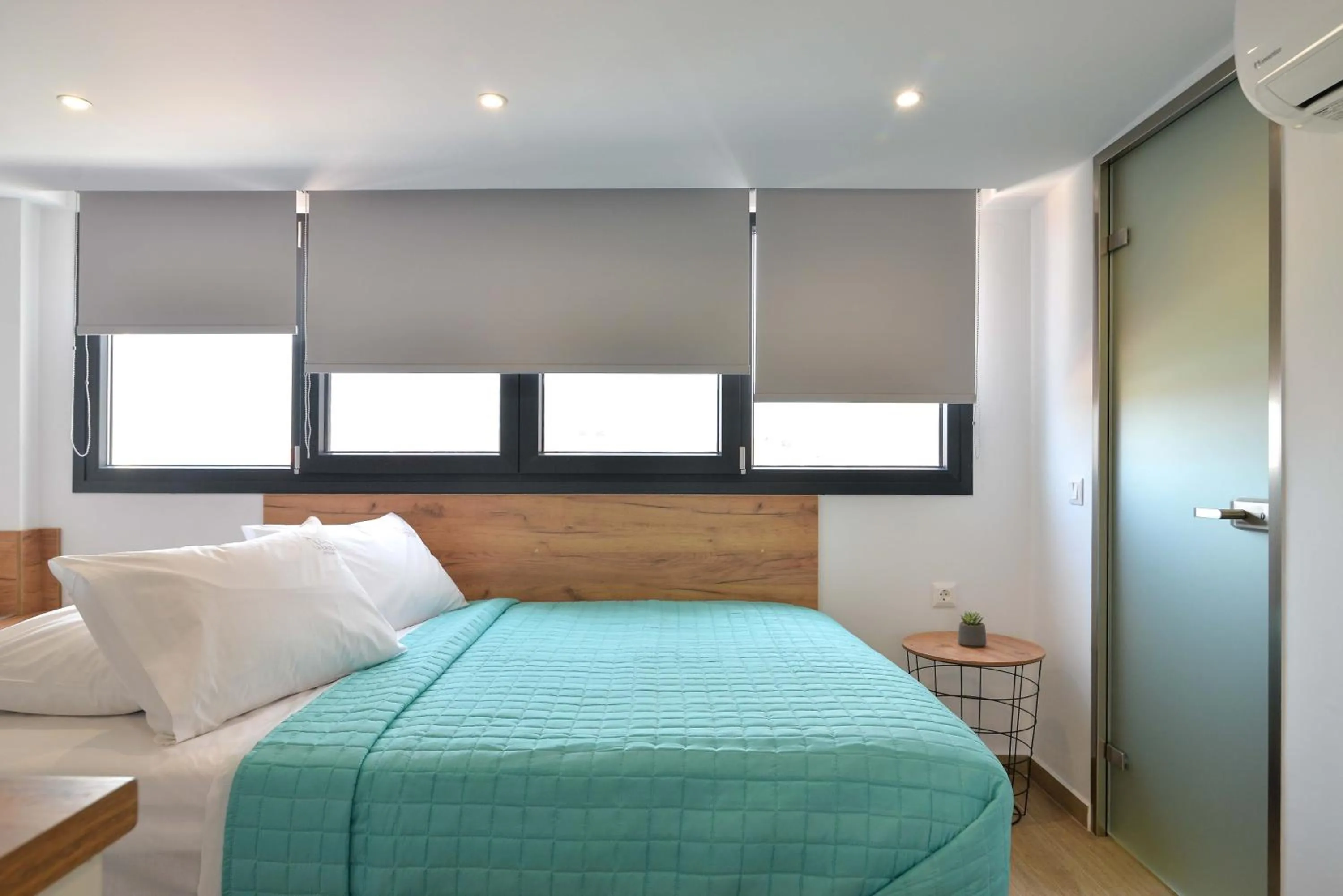 Photo of the whole room, Bed in Anassa Suites