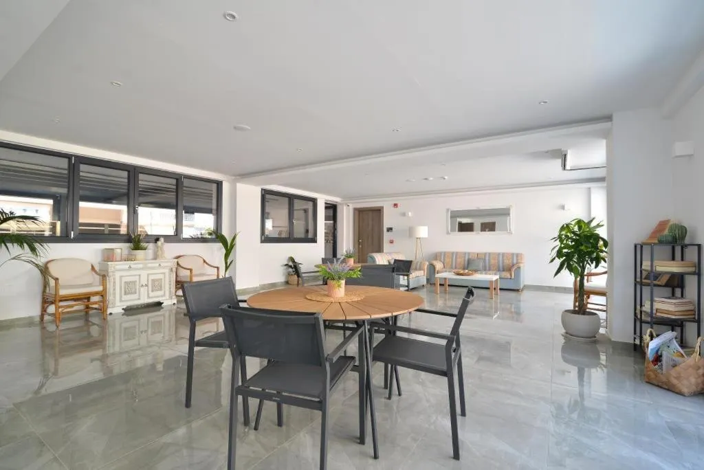 Seating area in Anassa Suites