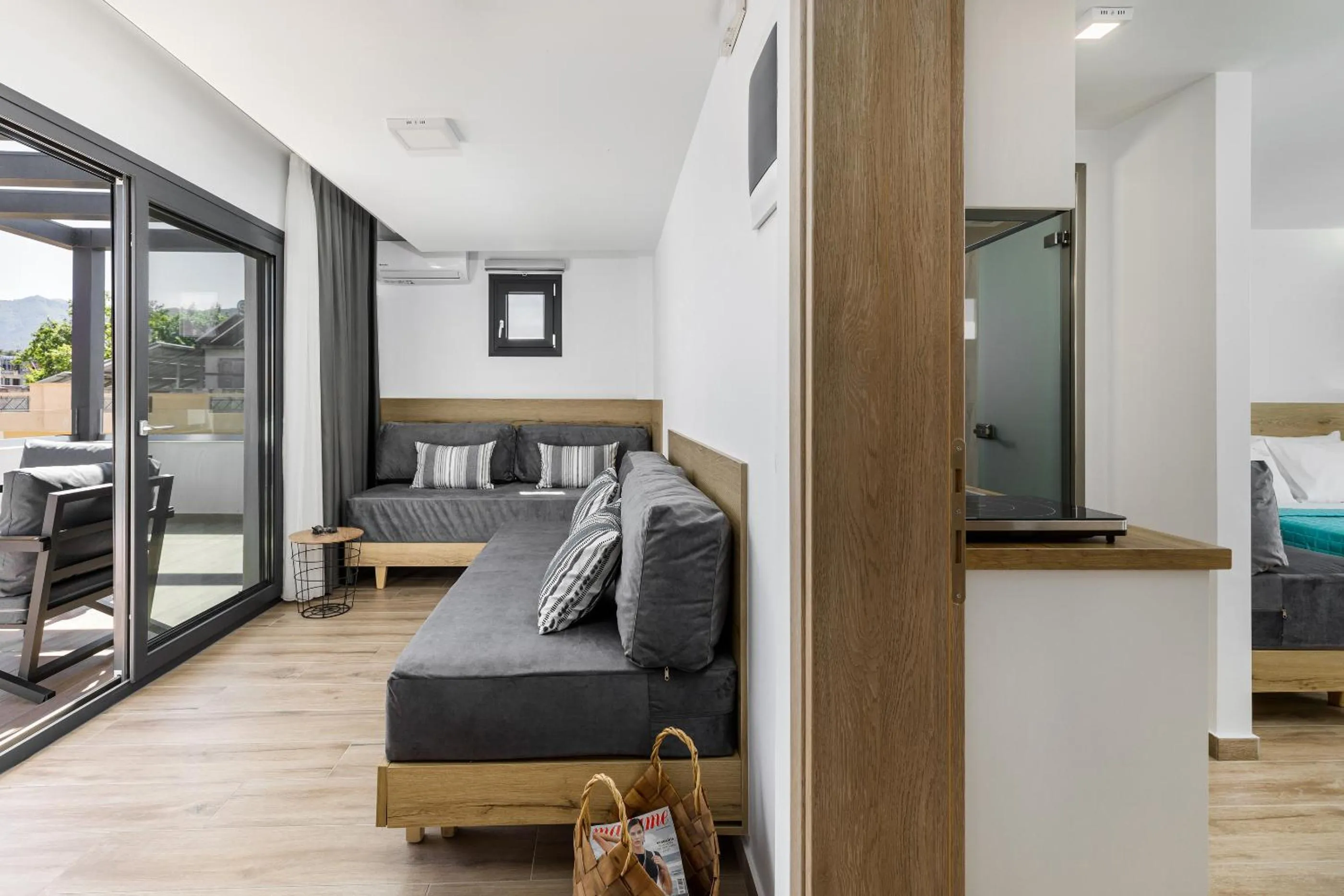 Photo of the whole room, Bed in Anassa Suites