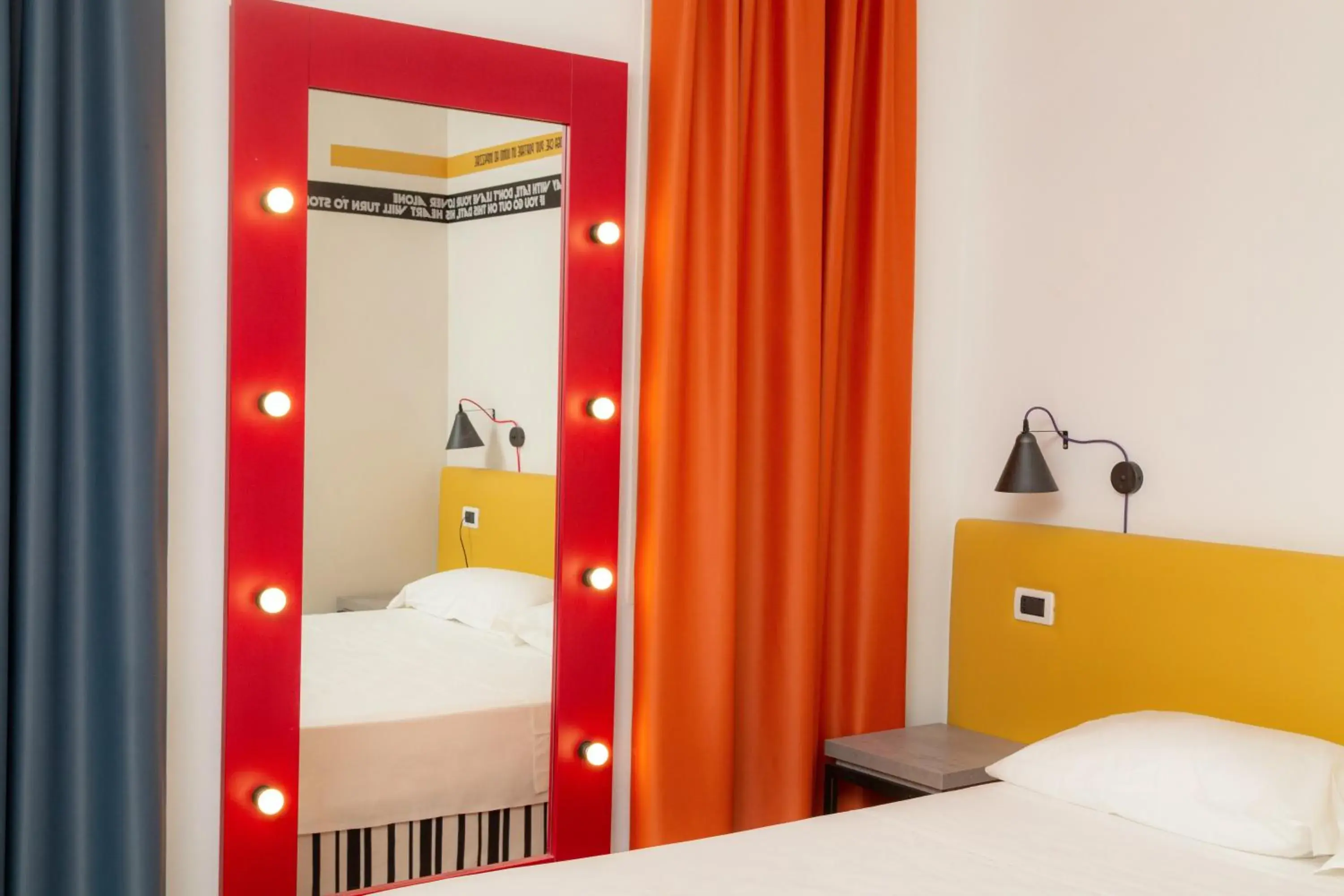 Bed in Wave Hotel Bed in Wave Hotel