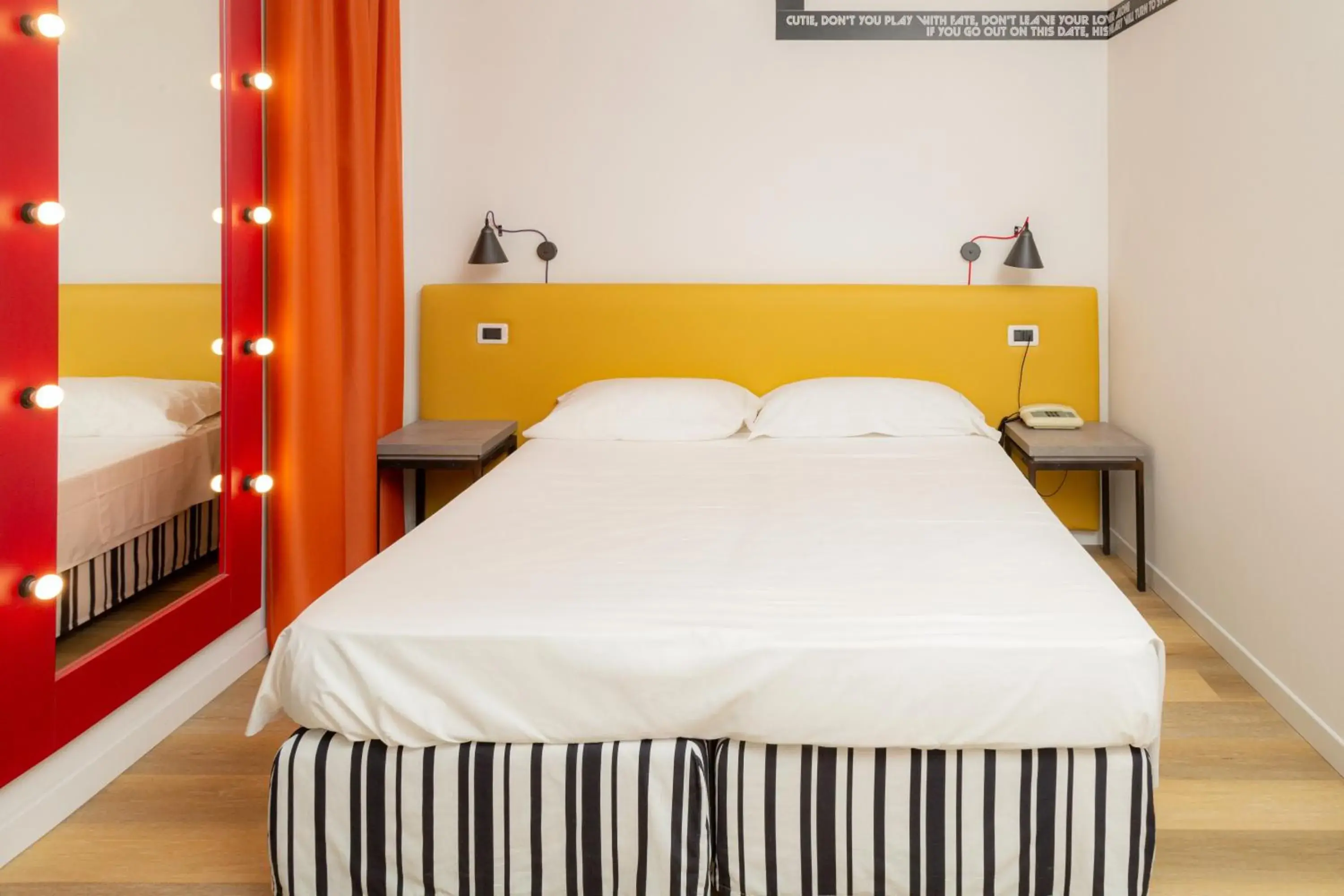 Bed in Wave Hotel Bed in Wave Hotel