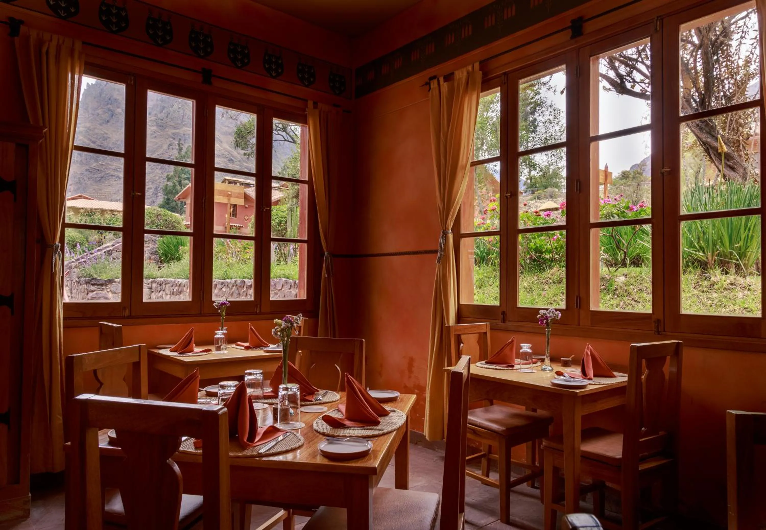 Restaurant/places to eat in Hotel Pakaritampu