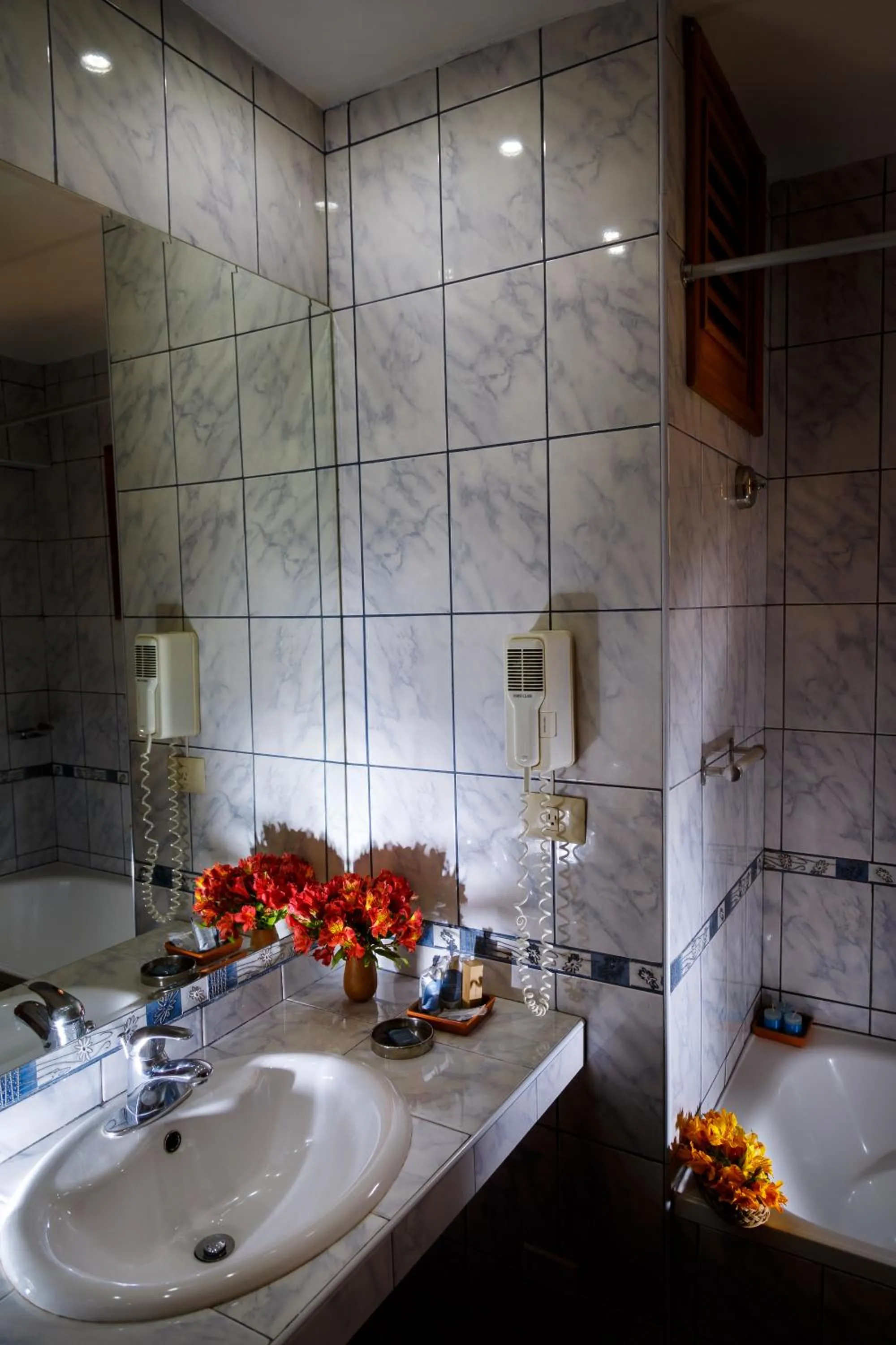 Toilet in Hotel Pakaritampu