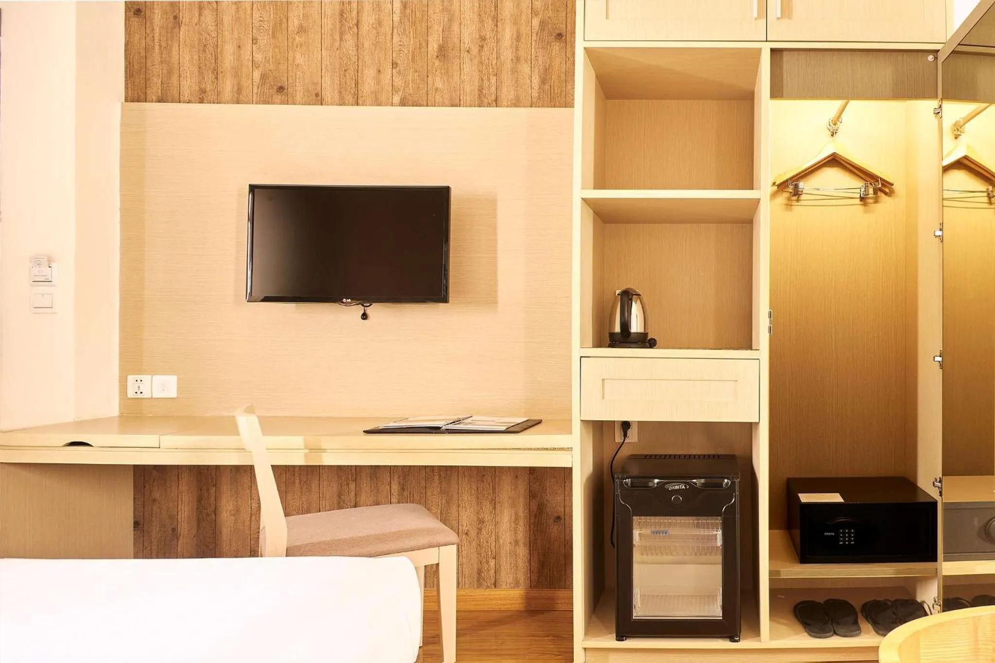 wardrobe in GK Central Hotel