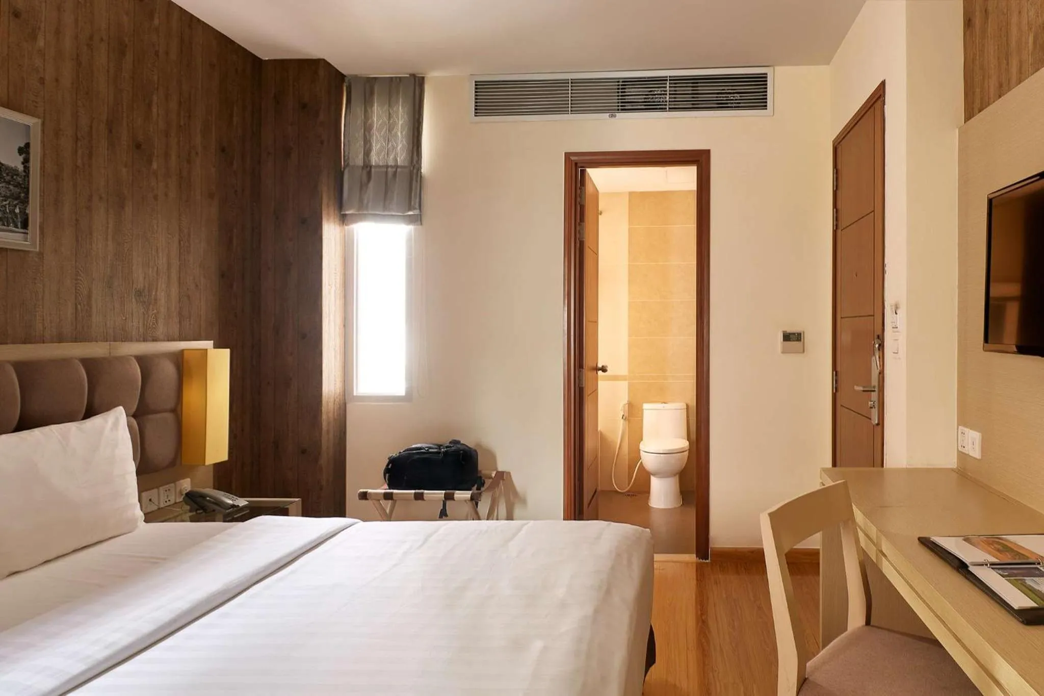 Bedroom, Bed in GK Central Hotel