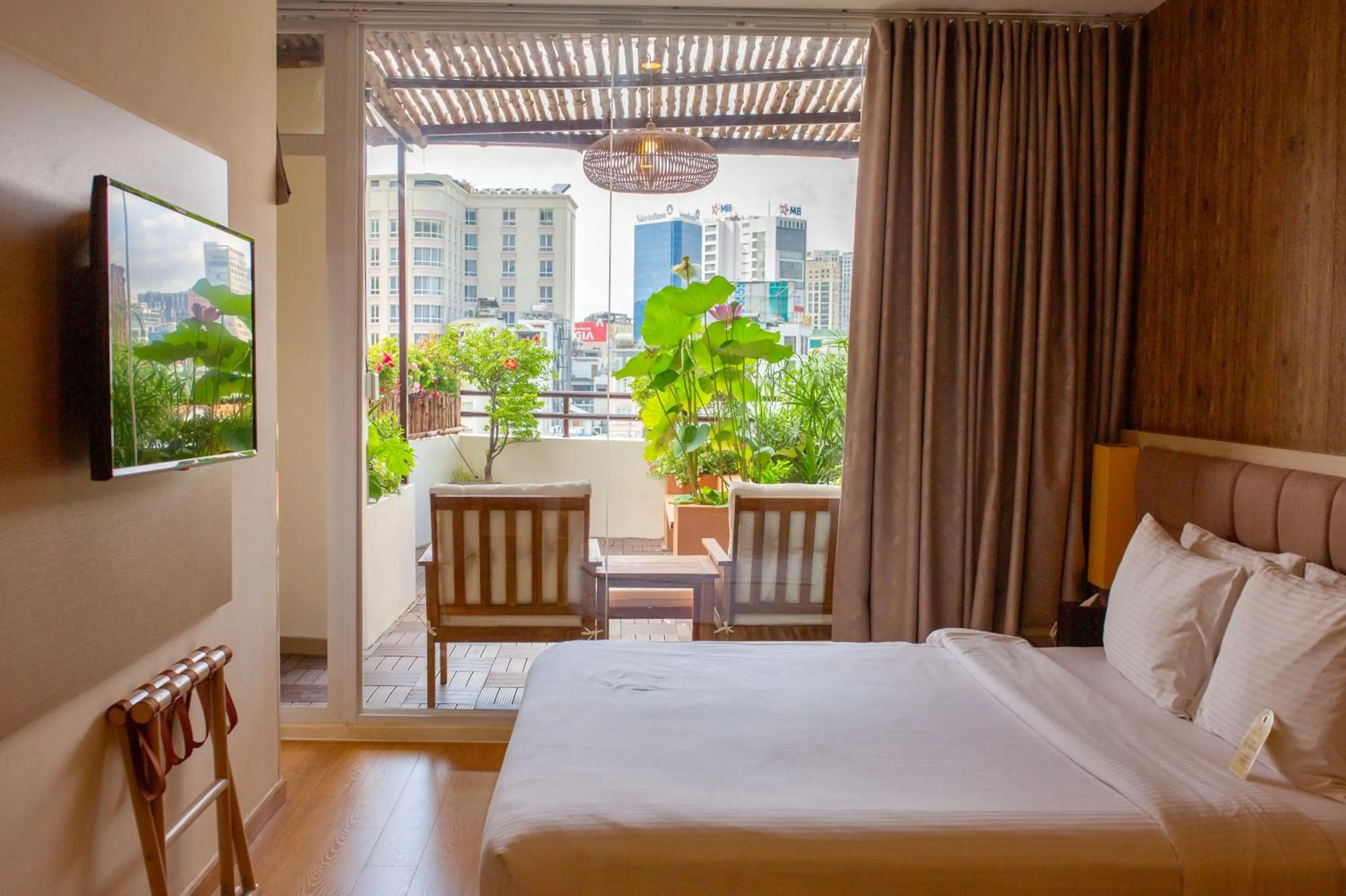 Garden view, Bed in GK Central Hotel