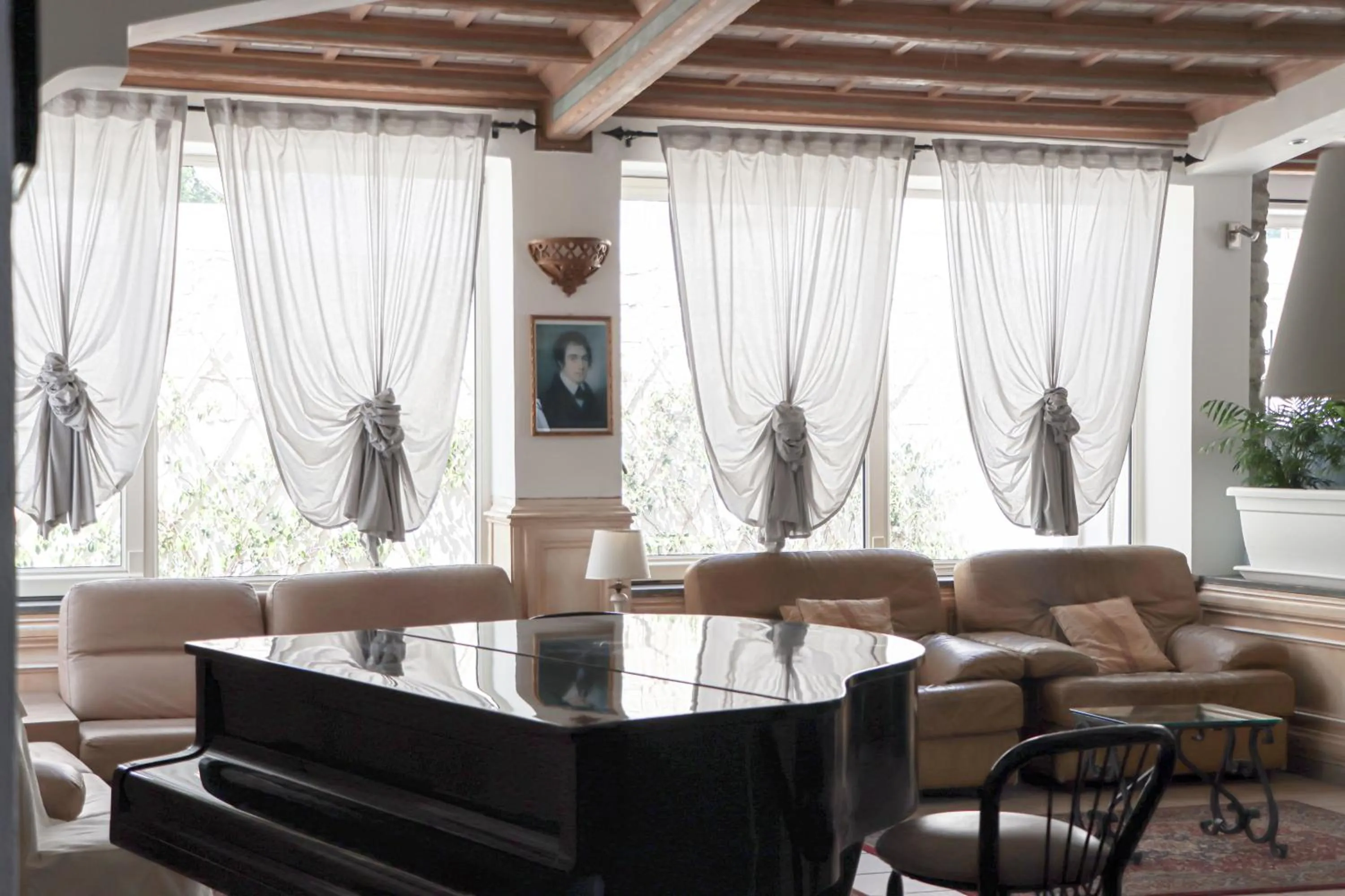 Seating area in Hotel Lord Byron