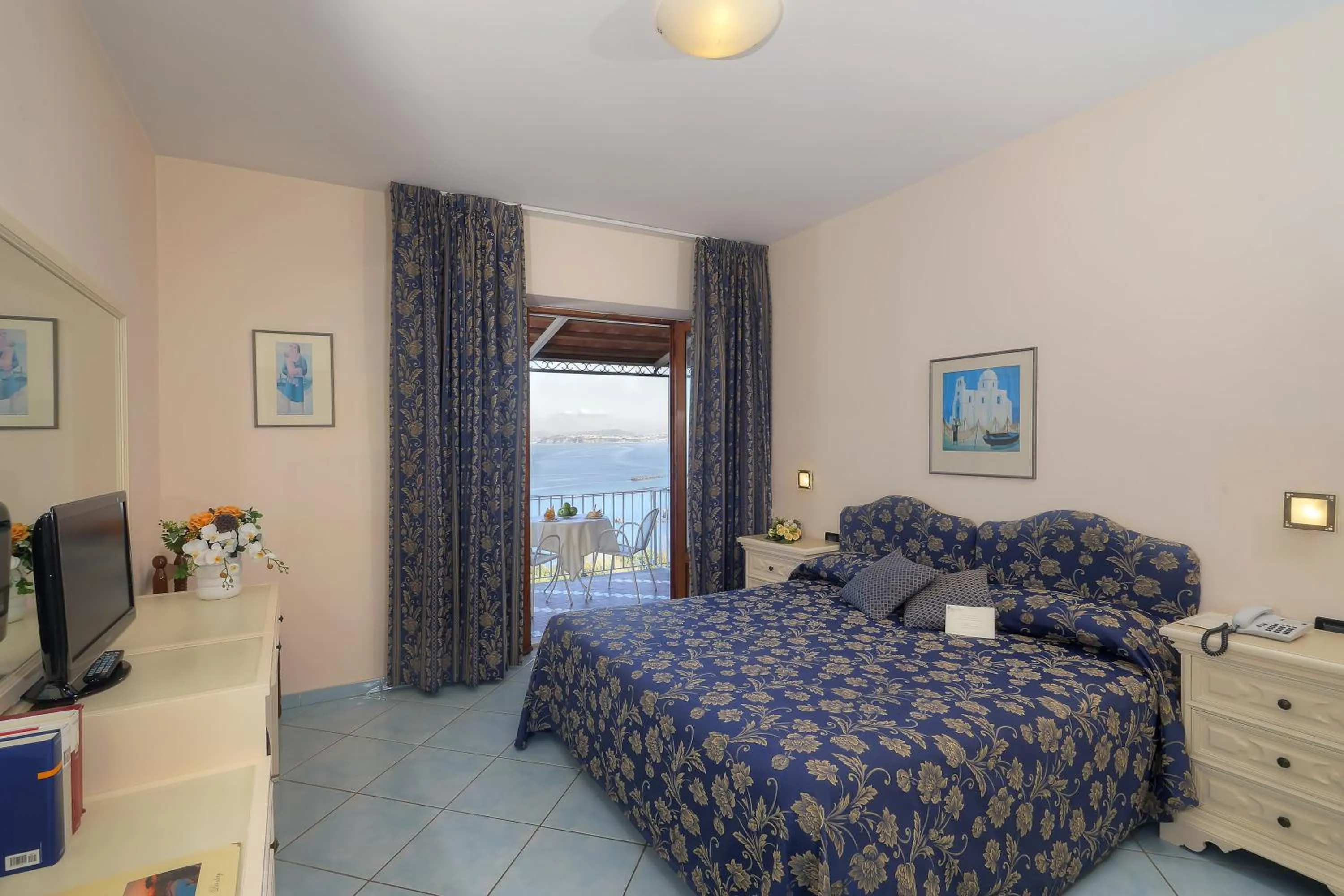 Photo of the whole room, Bed in Le Querce Resort Sea Thermae & Spa