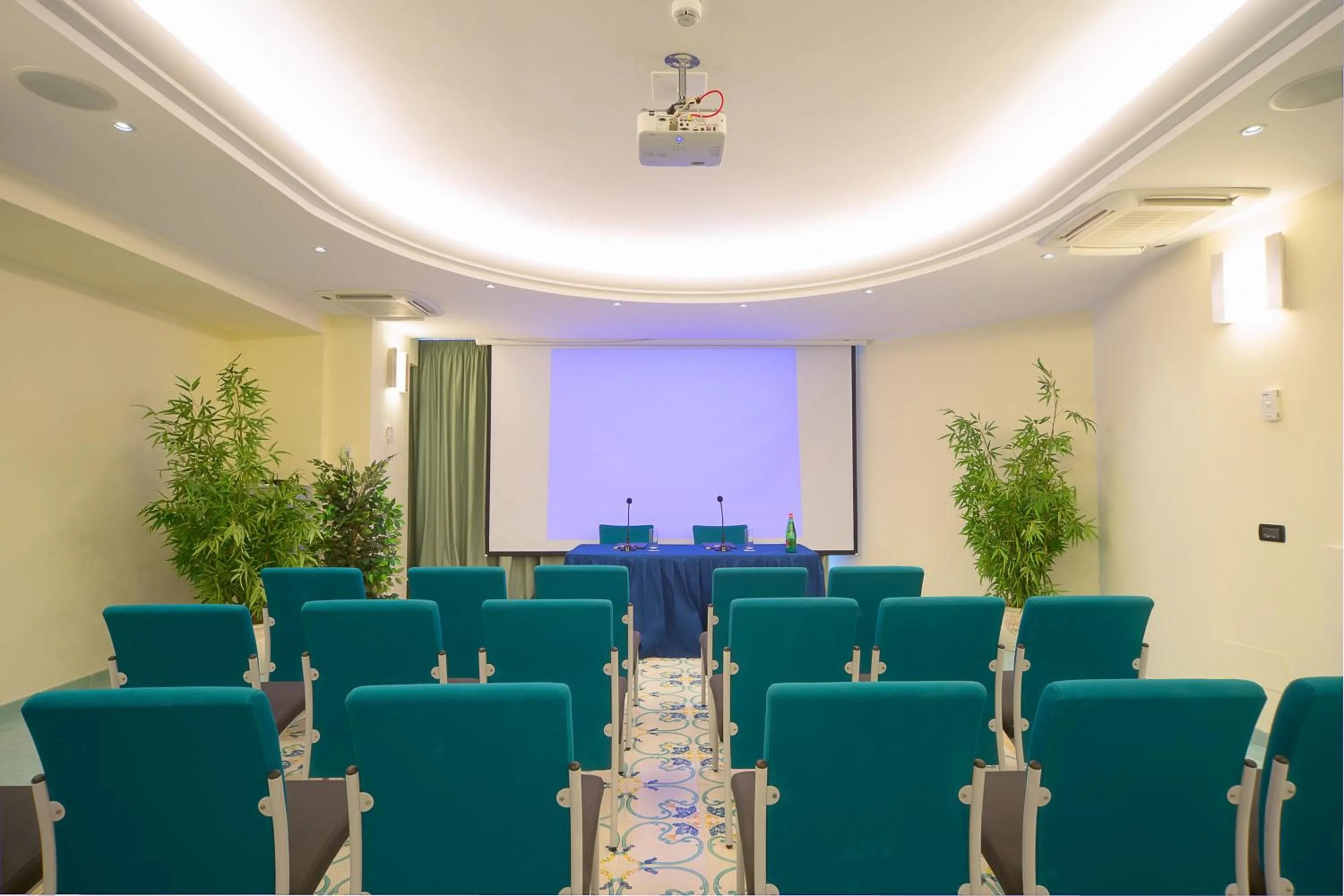 Business facilities in Le Querce Resort Sea Thermae & Spa