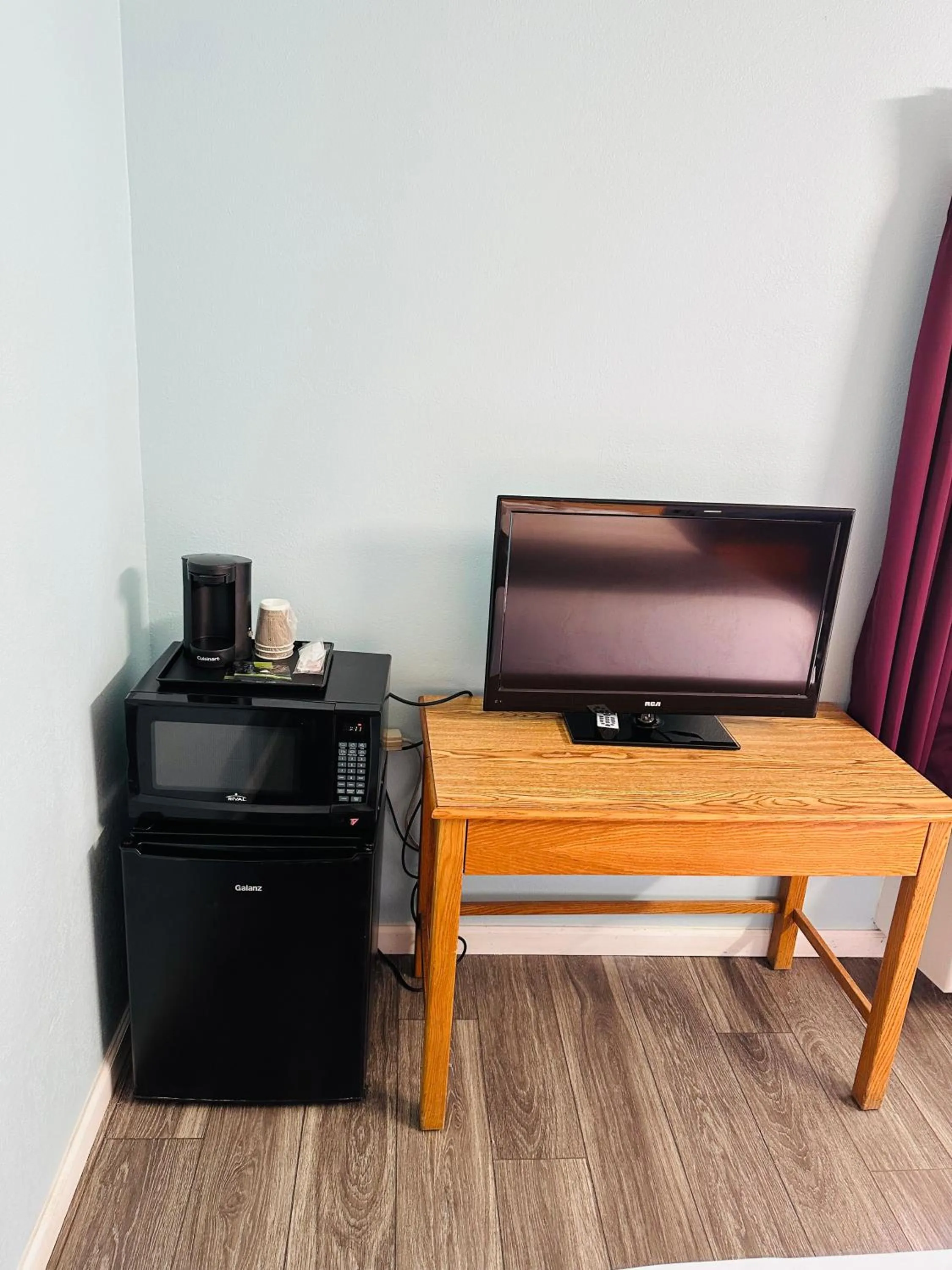 TV and multimedia in Travel Inn & Suites