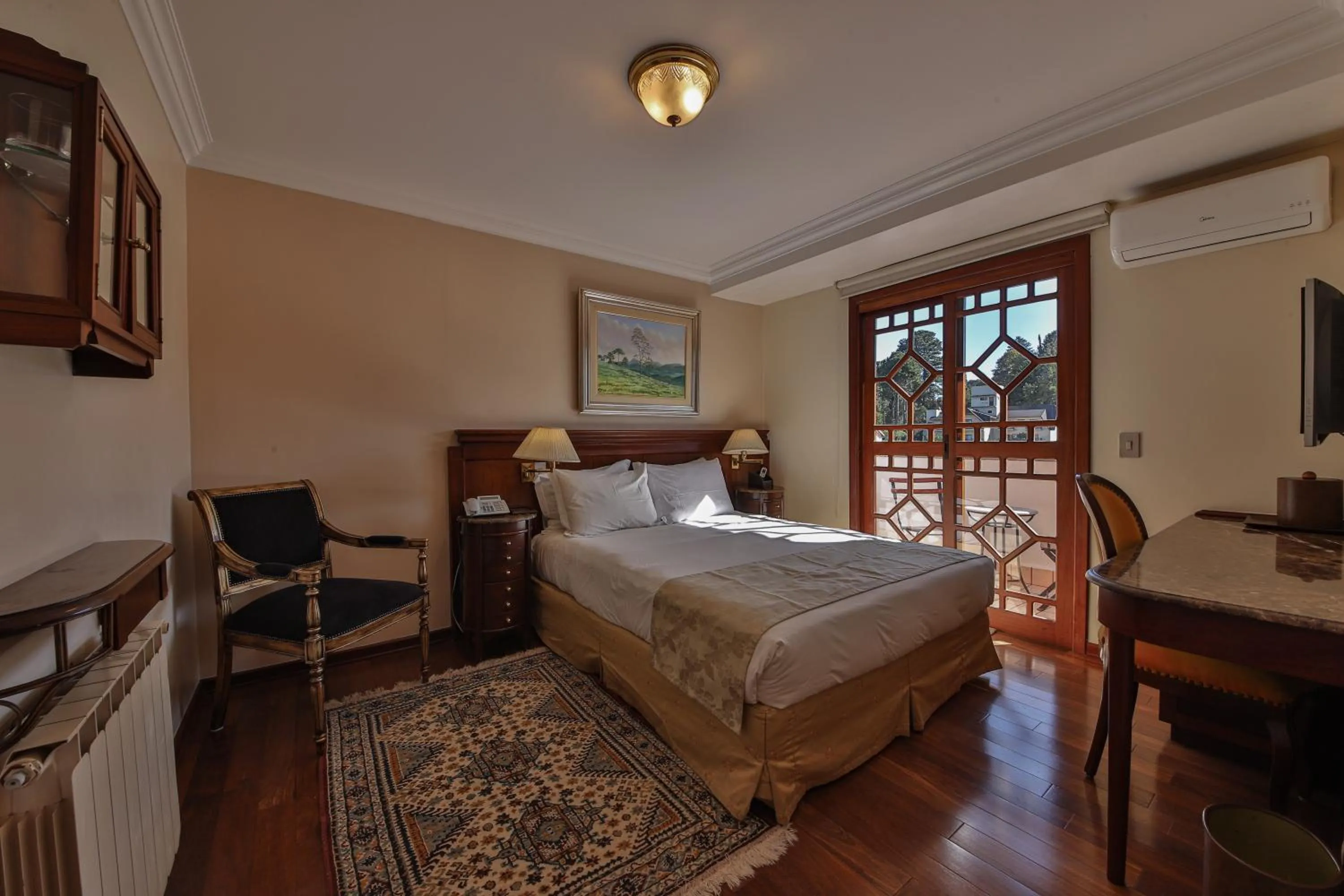 Bedroom, Bed in Le Suisse Elegance Hotel