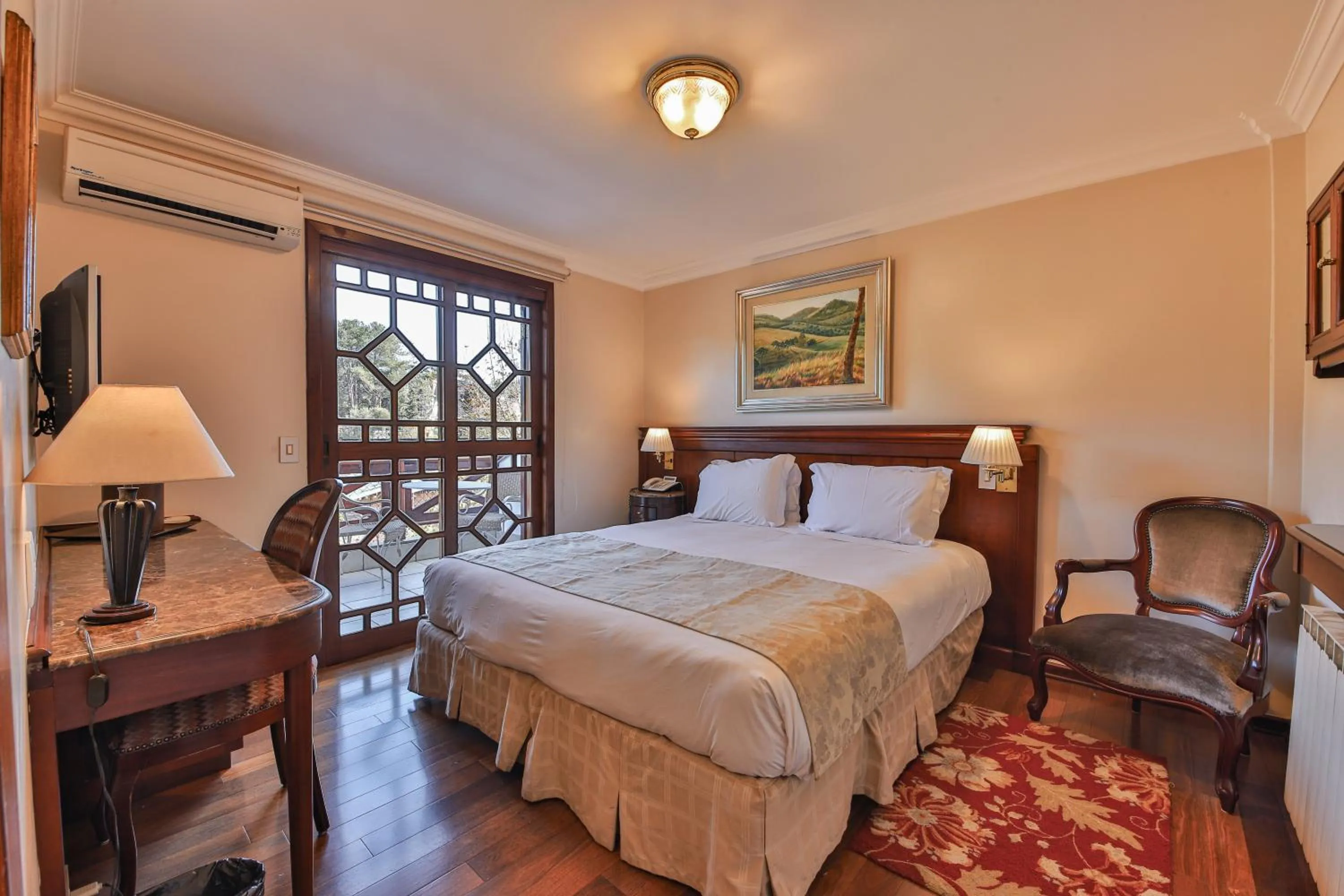 Bedroom, Bed in Le Suisse Elegance Hotel