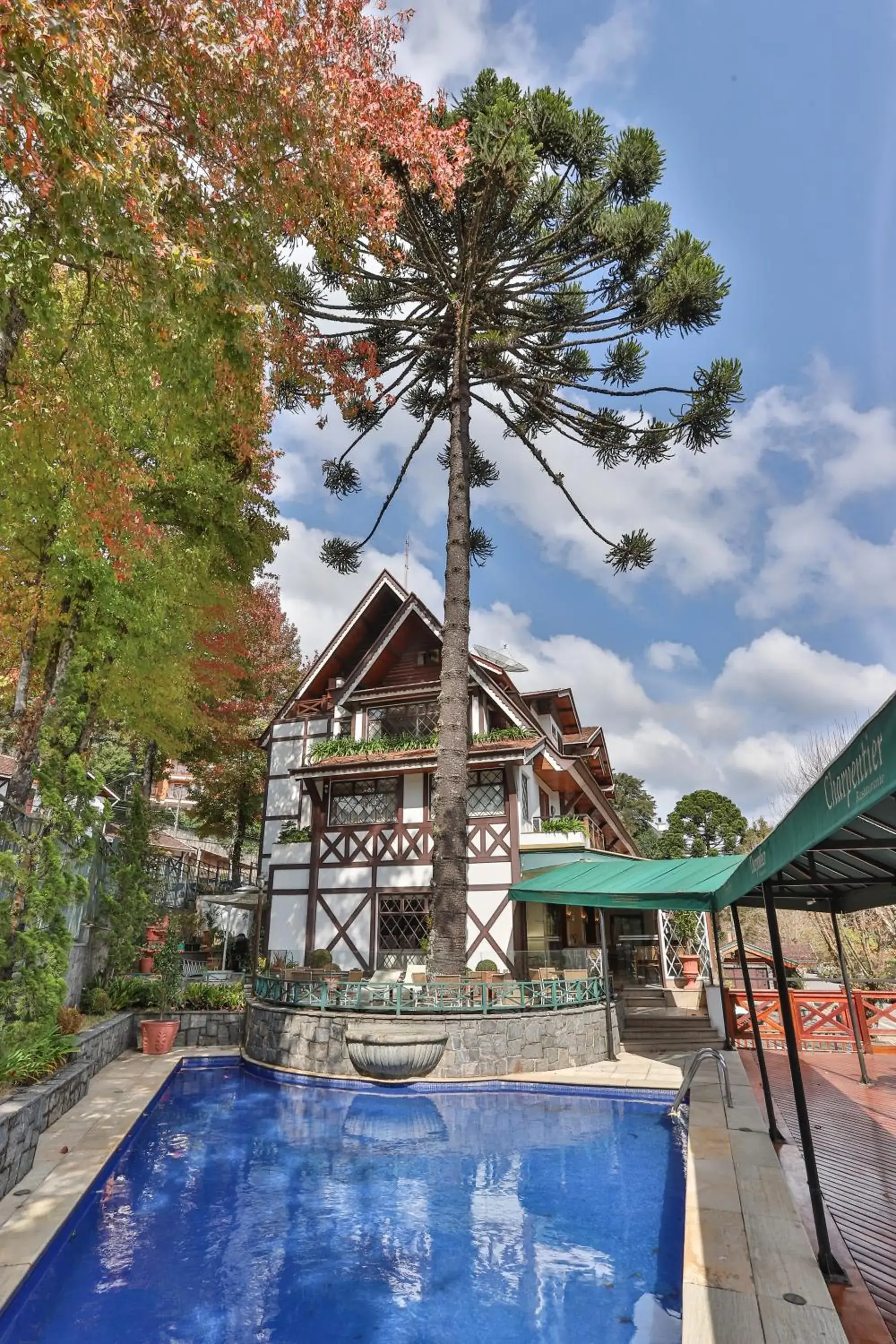 Facade/entrance in Le Suisse Elegance Hotel Facade/entrance in Le Suisse Elegance Hotel