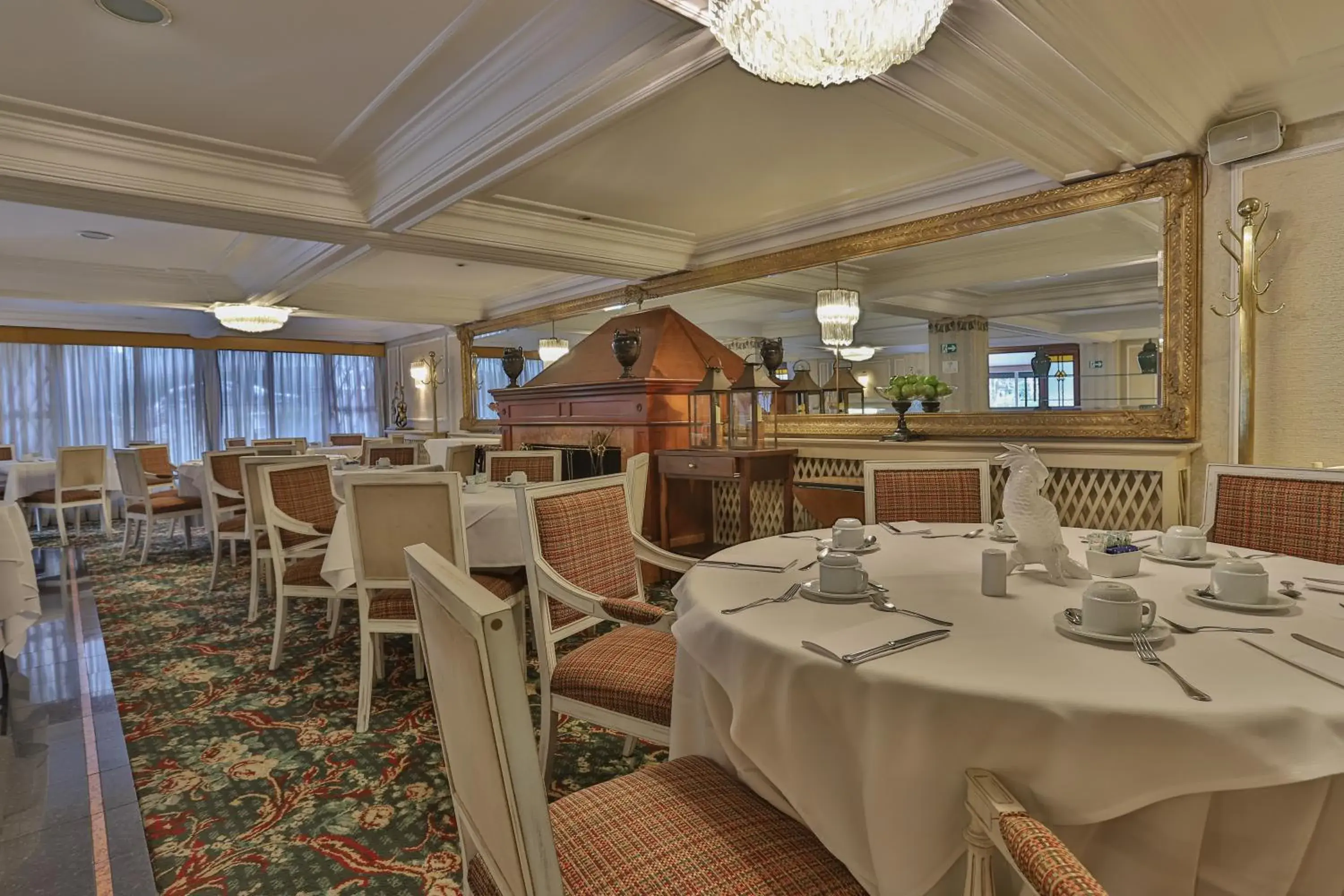 Restaurant/places to eat in Le Suisse Elegance Hotel Restaurant/places to eat in Le Suisse Elegance Hotel