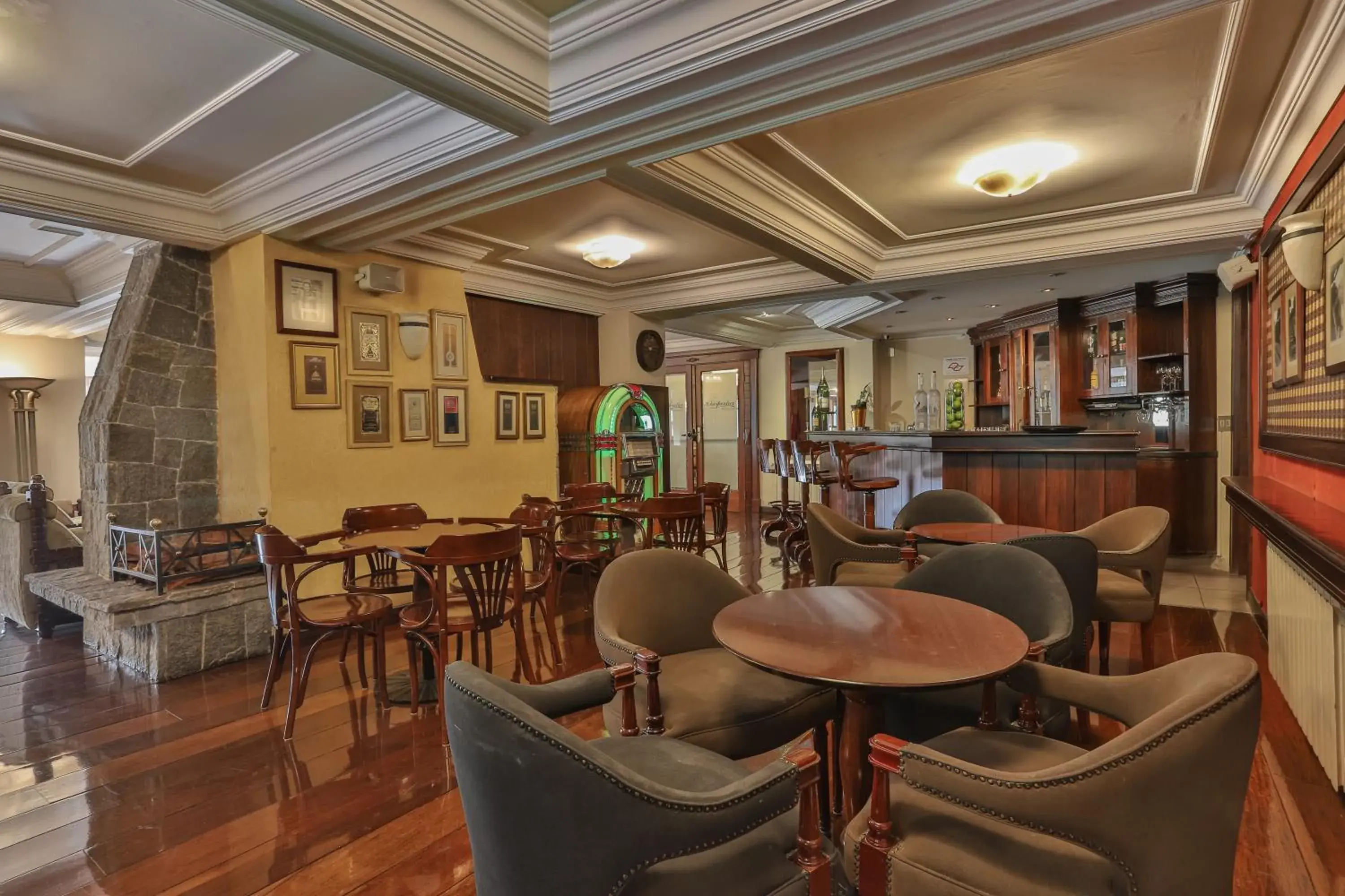 Lounge or bar in Le Suisse Elegance Hotel Lounge or bar in Le Suisse Elegance Hotel