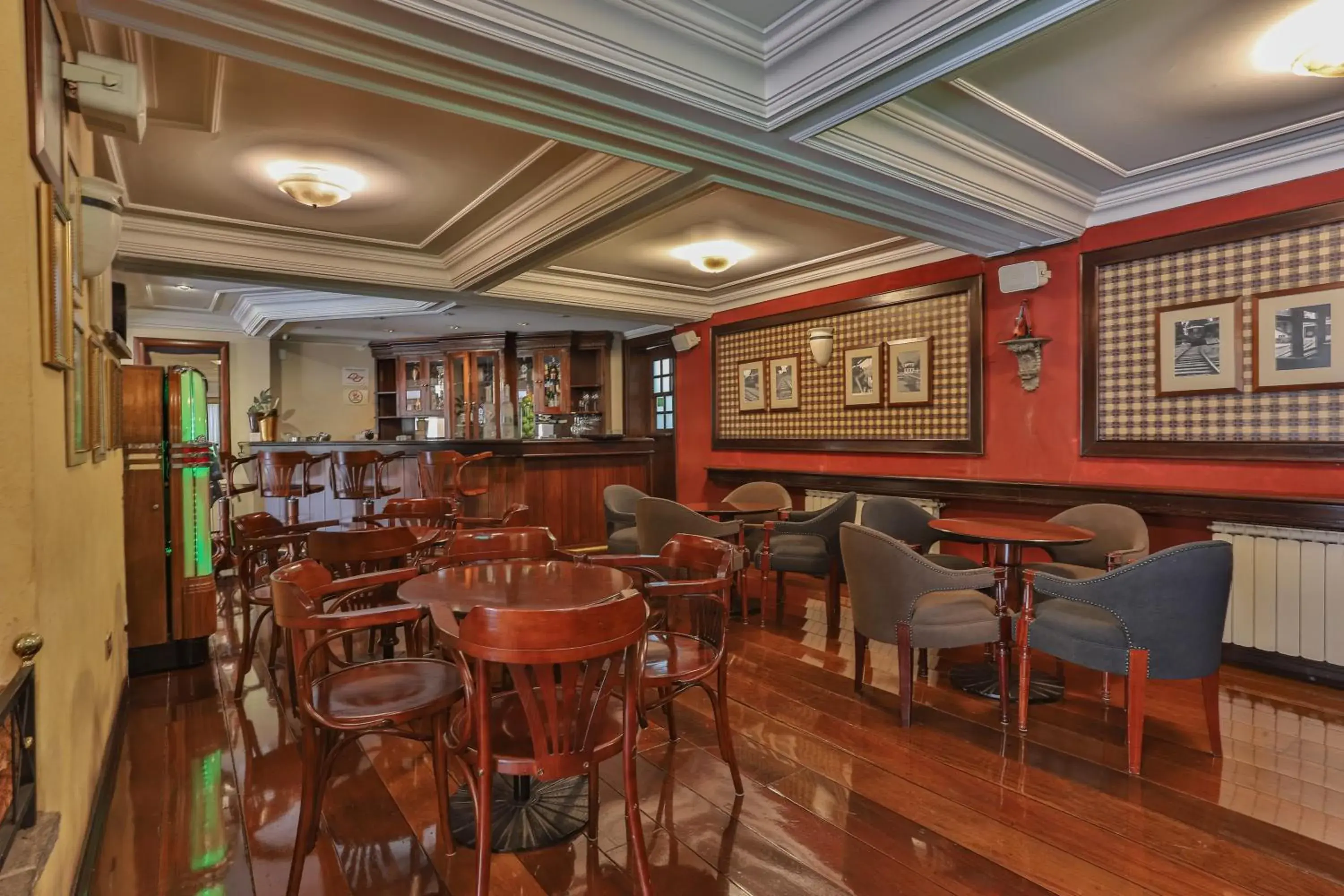 Lounge or bar in Le Suisse Elegance Hotel Lounge or bar in Le Suisse Elegance Hotel