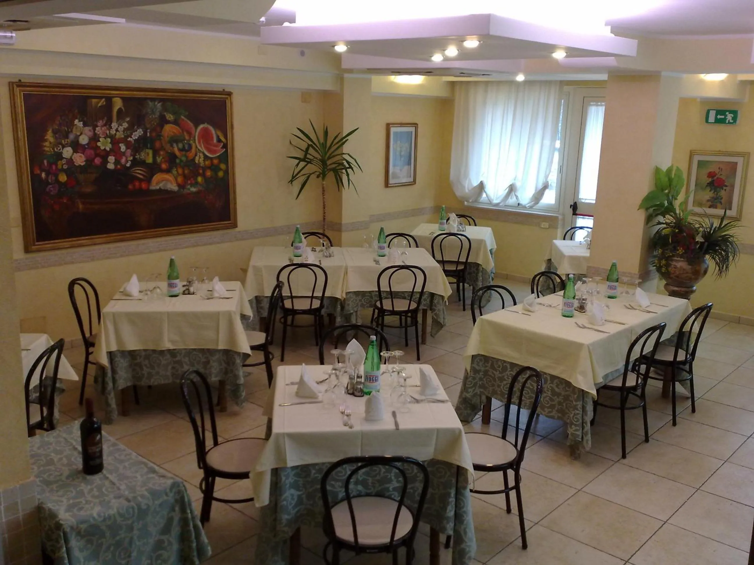 Restaurant/places to eat in Hotel Siviglia