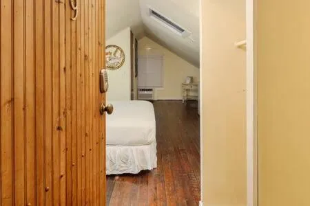 Bed in The Curry House - Entire Complex