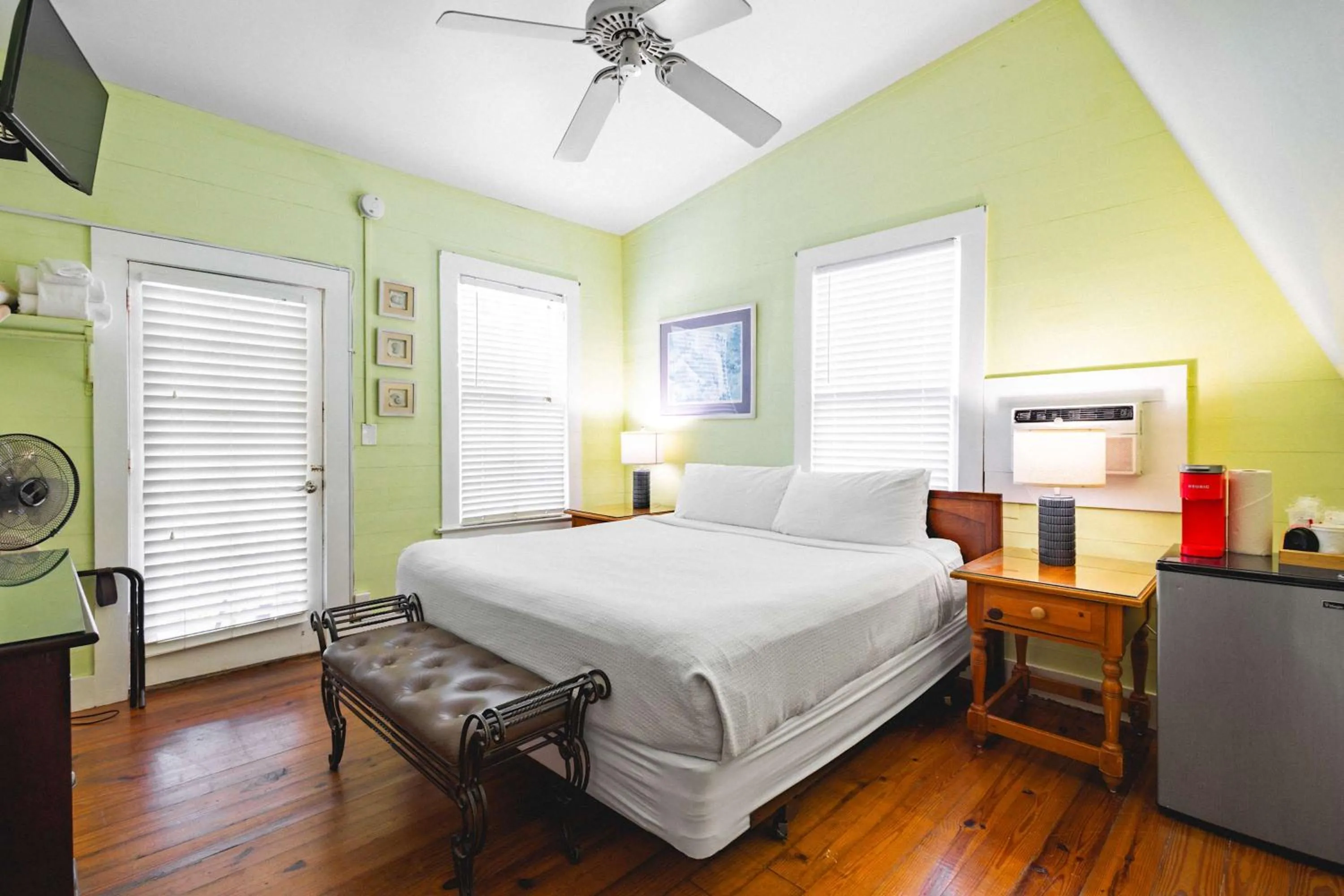 Bed in The Curry House - Entire Complex