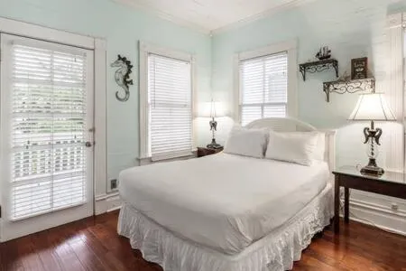 Bed in The Curry House - Entire Complex