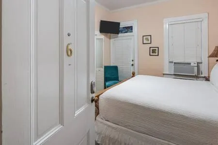 Bed in The Curry House - Entire Complex