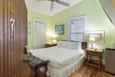 Bed in The Curry House - Entire Complex