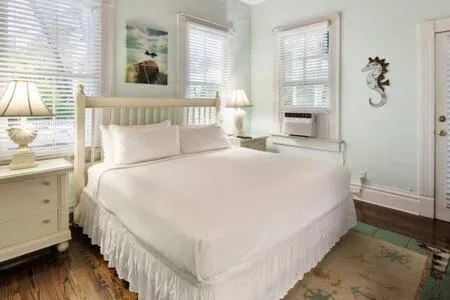 Bed in The Curry House - Entire Complex