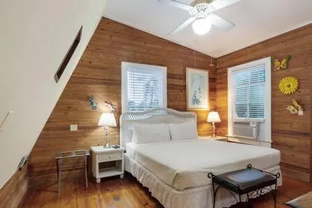 Bed in The Curry House - Entire Complex