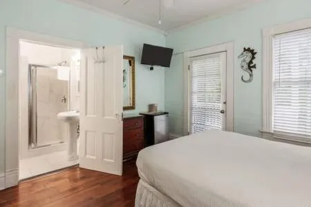 Bed in The Curry House - Entire Complex