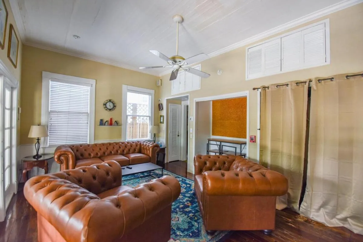 The Curry House - Entire Complex