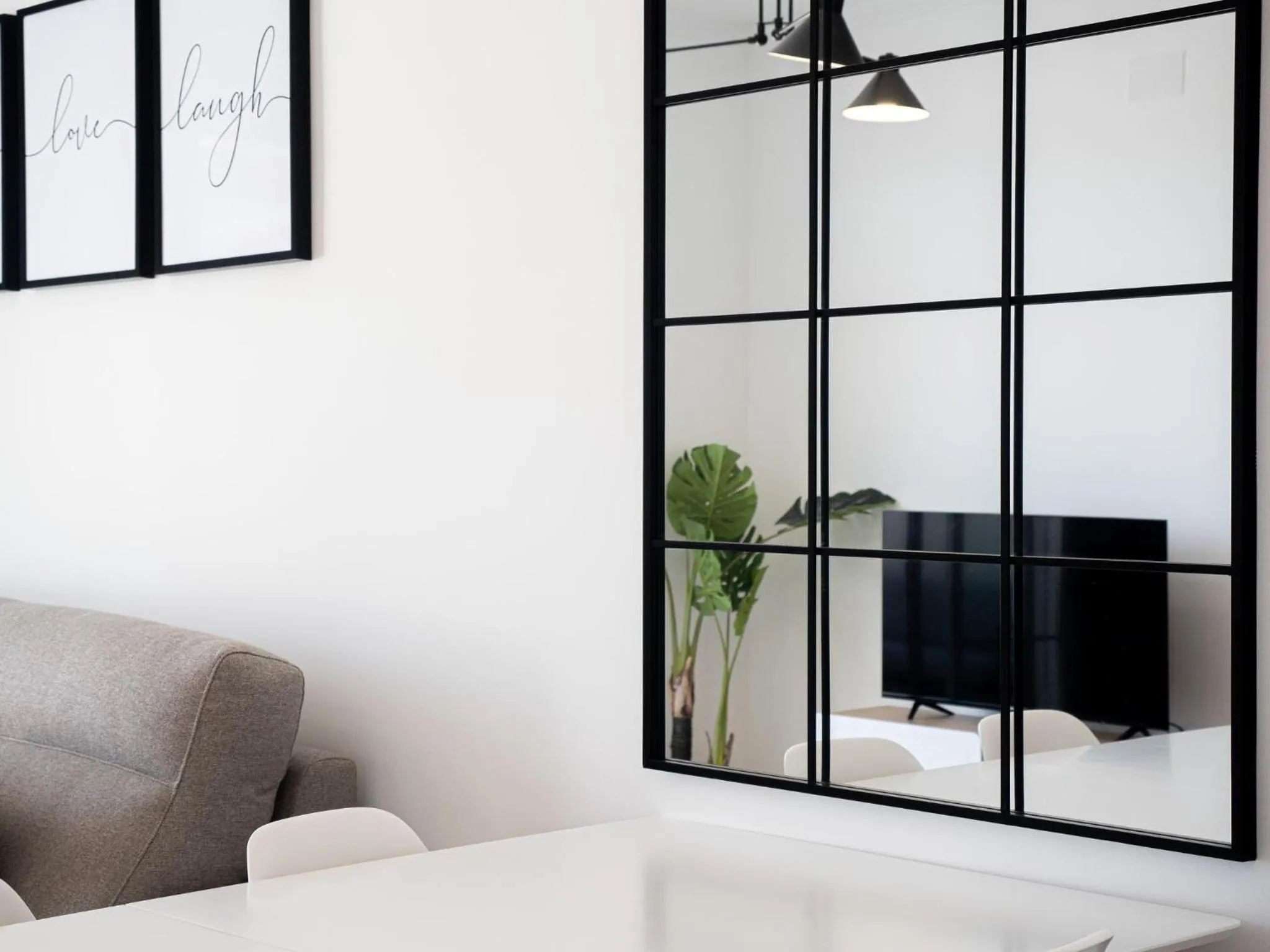 Decorative detail in Small Oasis 2375 Sea View