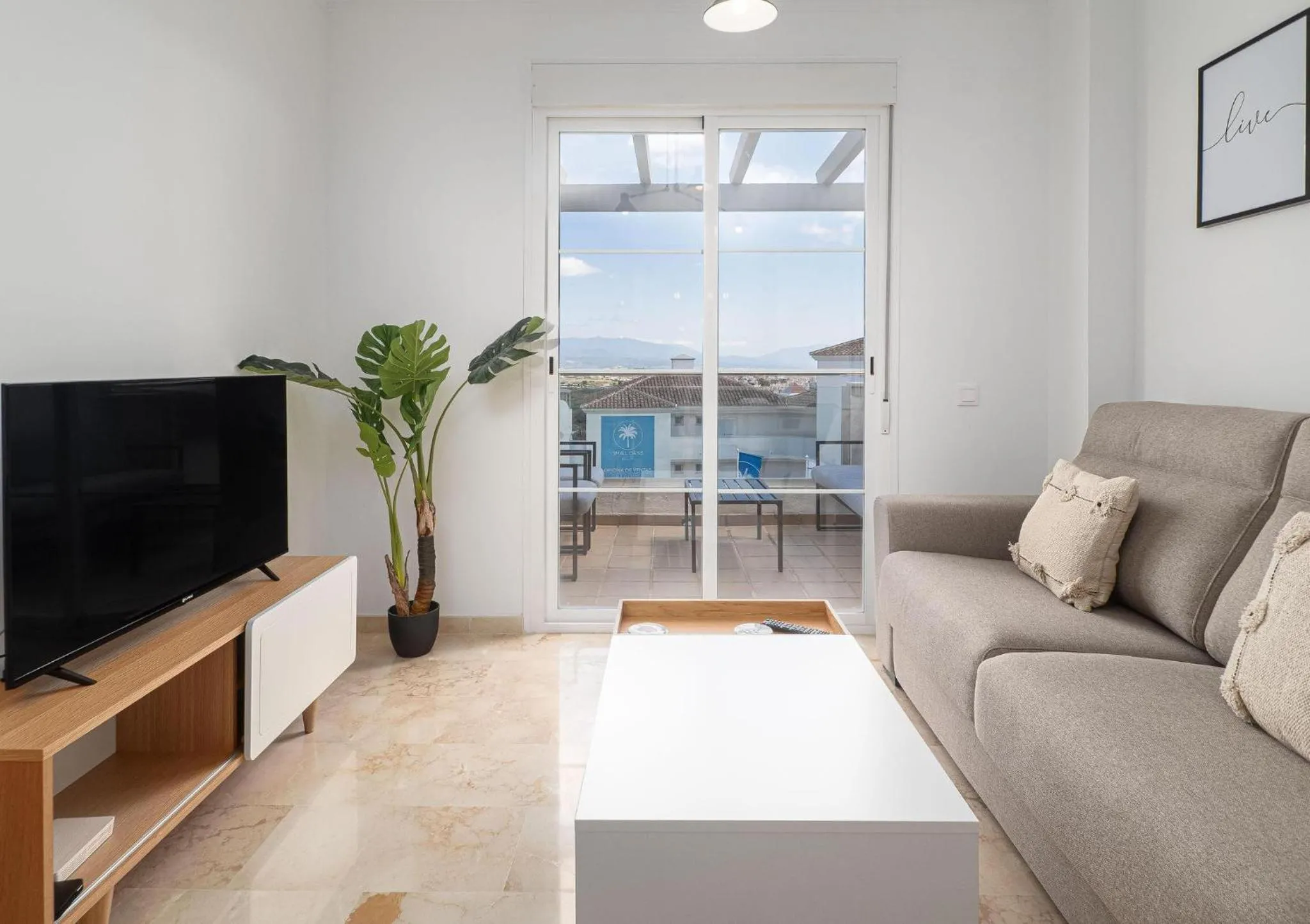 Communal lounge/ TV room in Small Oasis 2375 Sea View