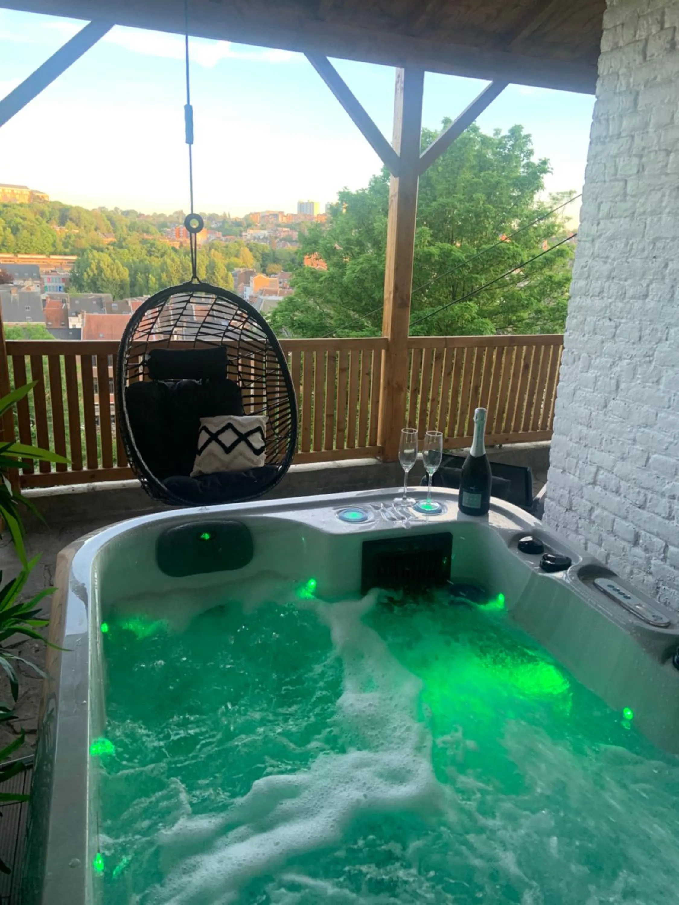Hot Tub in Suite Tino - Jacuzzi privé, cabine infrarouge & vue
