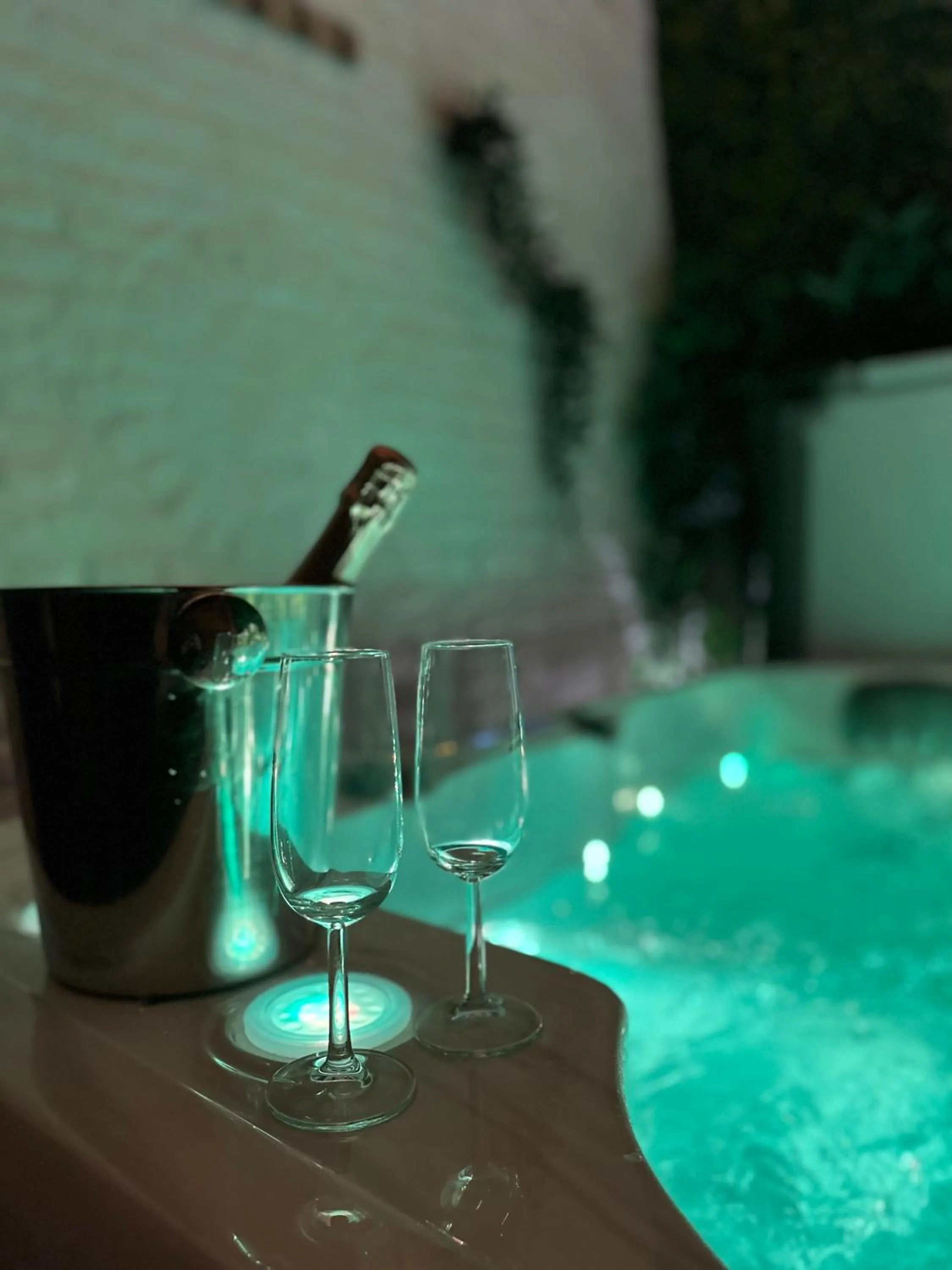 Hot Tub in Suite Tino - Jacuzzi privé, cabine infrarouge & vue