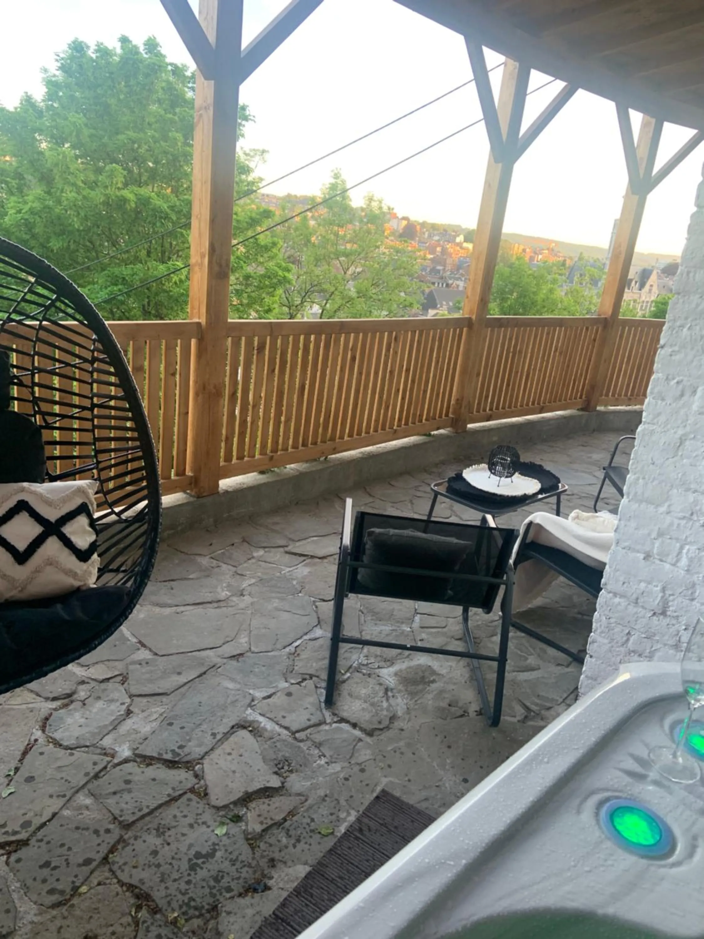 Patio in Suite Tino - Jacuzzi privé, cabine infrarouge & vue