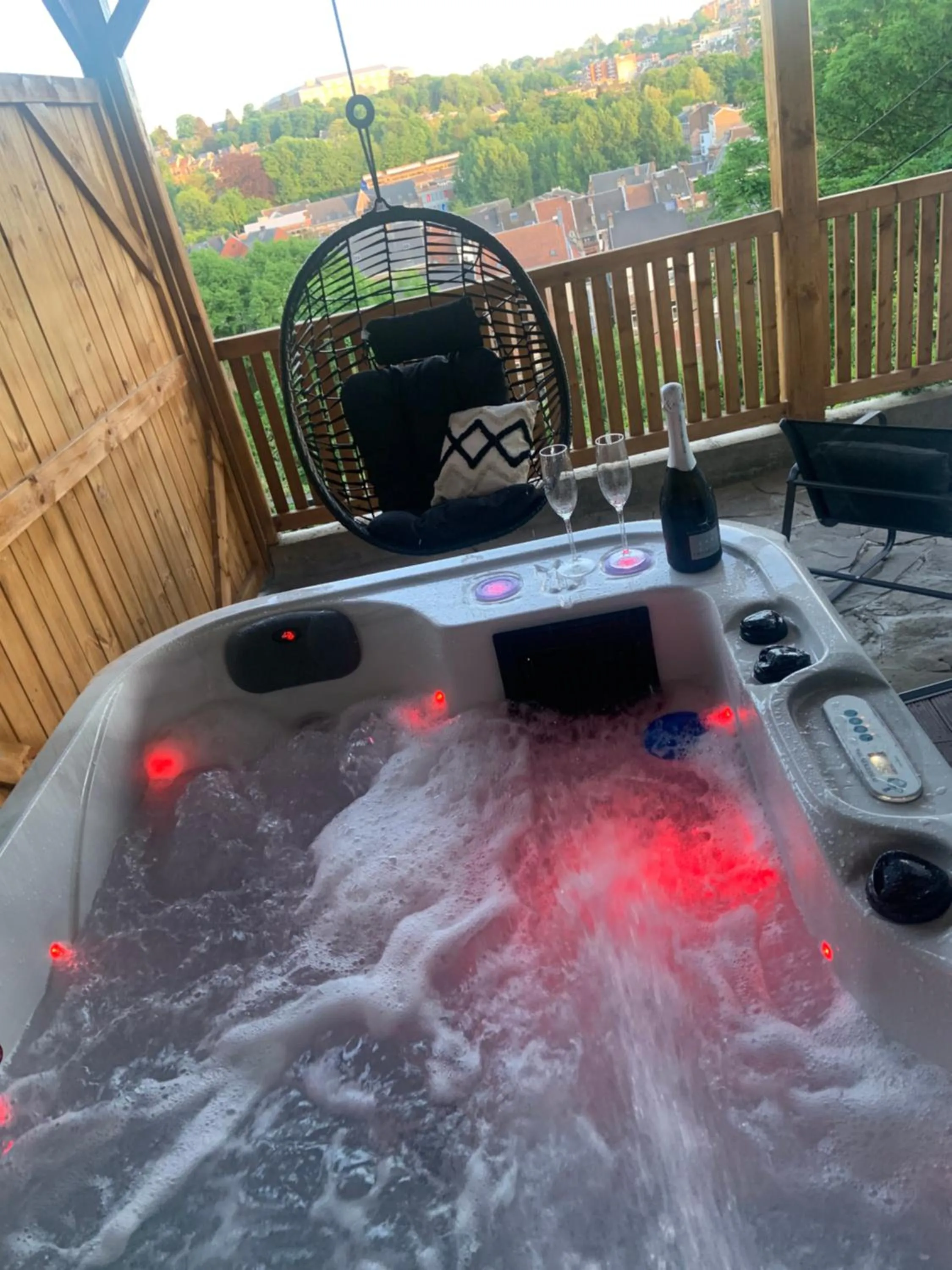 Hot Tub in Suite Tino - Jacuzzi privé, cabine infrarouge & vue